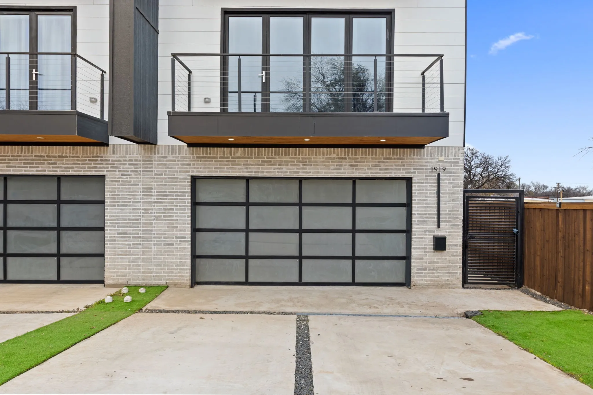 Single Family Residence For Sale in Dallas County , 1919 Pollard Street, Dallas, Texas 75208, 3 Bedroom, 4 Bathroom, 2 Garage spaces, 2,356 Sqft, built in 2024, mls#21388486, Real Estate Agent in Dallas, Homes For Sale in Dallas county, Homes For Sale in Dallas, Realtor in Dallas Texas, Real Estate Brokerage Independent Realty Texas, Luminita Cordes Realtor