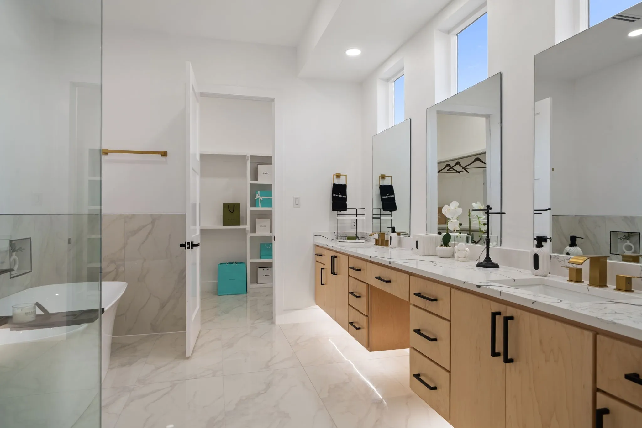 Single Family Residence For Sale in Dallas County , 1919 Pollard Street, Dallas, Texas 75208, 3 Bedroom, 4 Bathroom, 2 Garage spaces, 2,356 Sqft, built in 2024, mls#21388486, Real Estate Agent in Dallas, Homes For Sale in Dallas county, Homes For Sale in Dallas, Realtor in Dallas Texas, Real Estate Brokerage Independent Realty Texas, Luminita Cordes Realtor