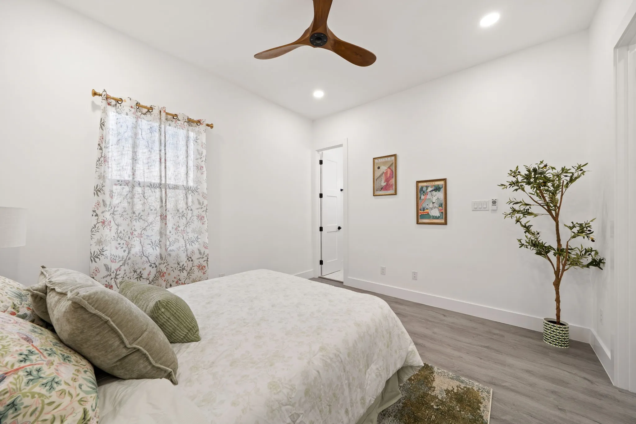 Single Family Residence For Sale in Dallas County , 1919 Pollard Street, Dallas, Texas 75208, 3 Bedroom, 4 Bathroom, 2 Garage spaces, 2,356 Sqft, built in 2024, mls#21388486, Real Estate Agent in Dallas, Homes For Sale in Dallas county, Homes For Sale in Dallas, Realtor in Dallas Texas, Real Estate Brokerage Independent Realty Texas, Luminita Cordes Realtor