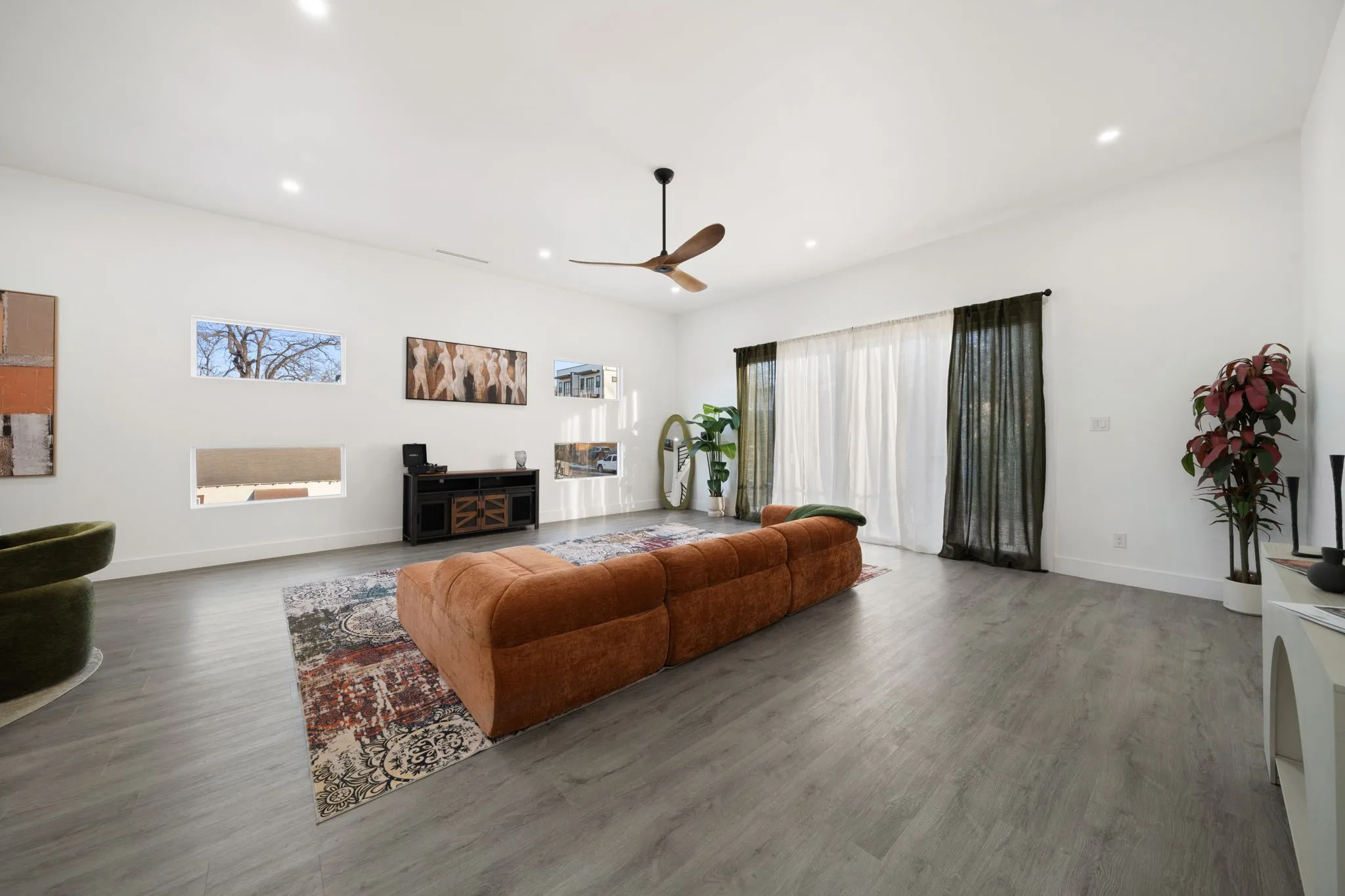 Single Family Residence For Sale in Dallas County , 1919 Pollard Street, Dallas, Texas 75208, 3 Bedroom, 4 Bathroom, 2 Garage spaces, 2,356 Sqft, built in 2024, mls#21388486, Real Estate Agent in Dallas, Homes For Sale in Dallas county, Homes For Sale in Dallas, Realtor in Dallas Texas, Real Estate Brokerage Independent Realty Texas, Luminita Cordes Realtor