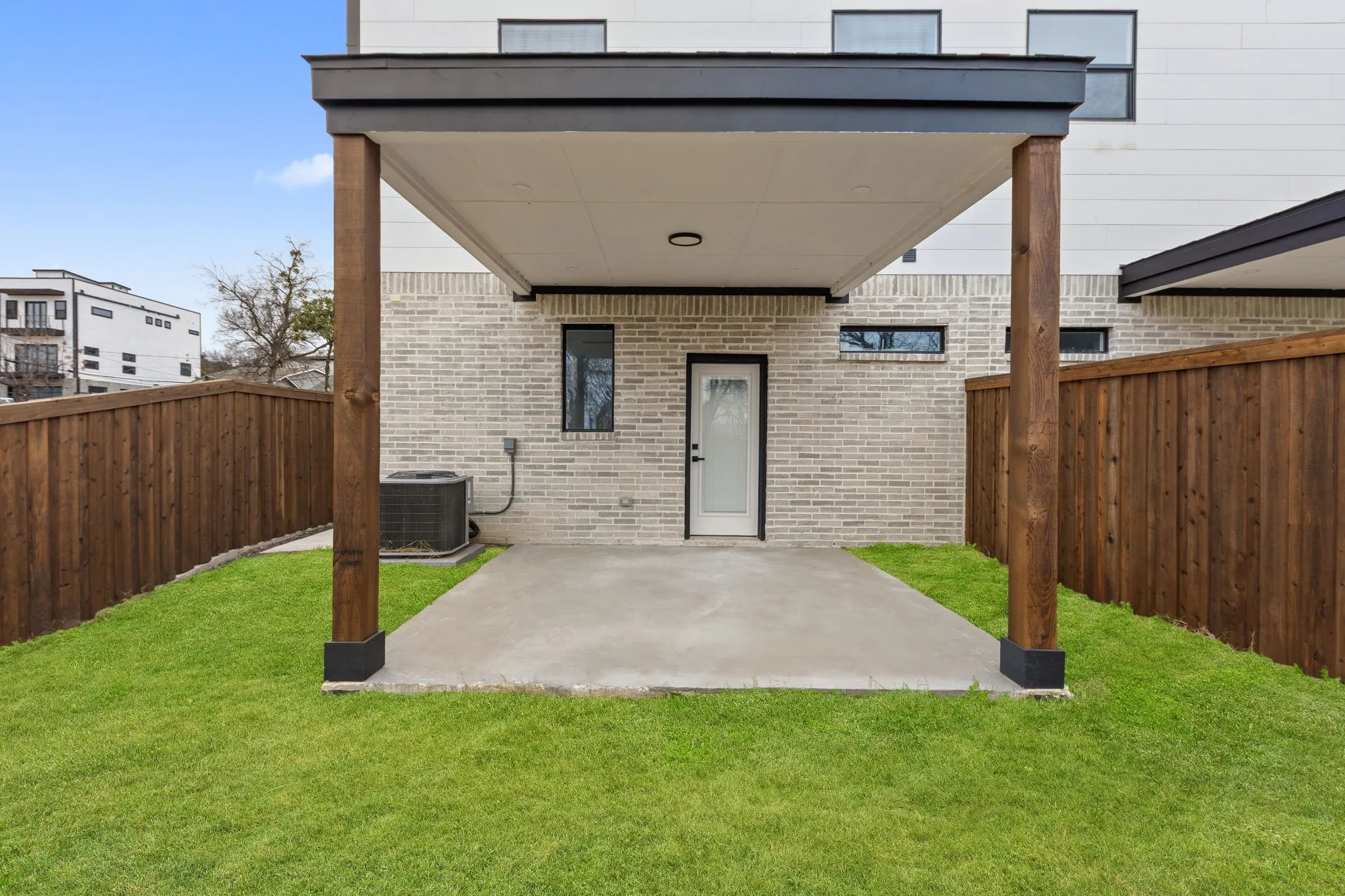 Single Family Residence For Sale in Dallas County , 1919 Pollard Street, Dallas, Texas 75208, 3 Bedroom, 4 Bathroom, 2 Garage spaces, 2,356 Sqft, built in 2024, mls#21388486, Real Estate Agent in Dallas, Homes For Sale in Dallas county, Homes For Sale in Dallas, Realtor in Dallas Texas, Real Estate Brokerage Independent Realty Texas, Luminita Cordes Realtor