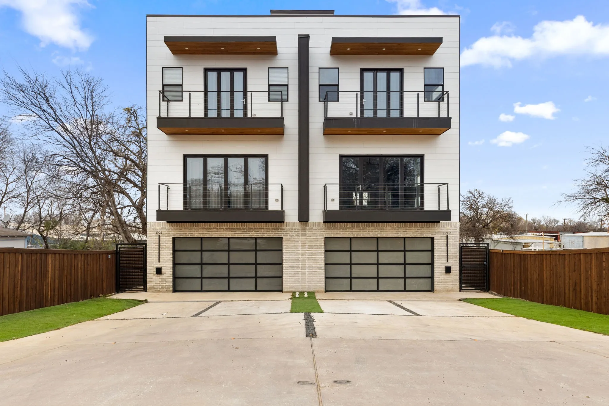 Single Family Residence For Sale in Dallas County , 1919 Pollard Street, Dallas, Texas 75208, 3 Bedroom, 4 Bathroom, 2 Garage spaces, 2,356 Sqft, built in 2024, mls#21388486, Real Estate Agent in Dallas, Homes For Sale in Dallas county, Homes For Sale in Dallas, Realtor in Dallas Texas, Real Estate Brokerage Independent Realty Texas, Luminita Cordes Realtor