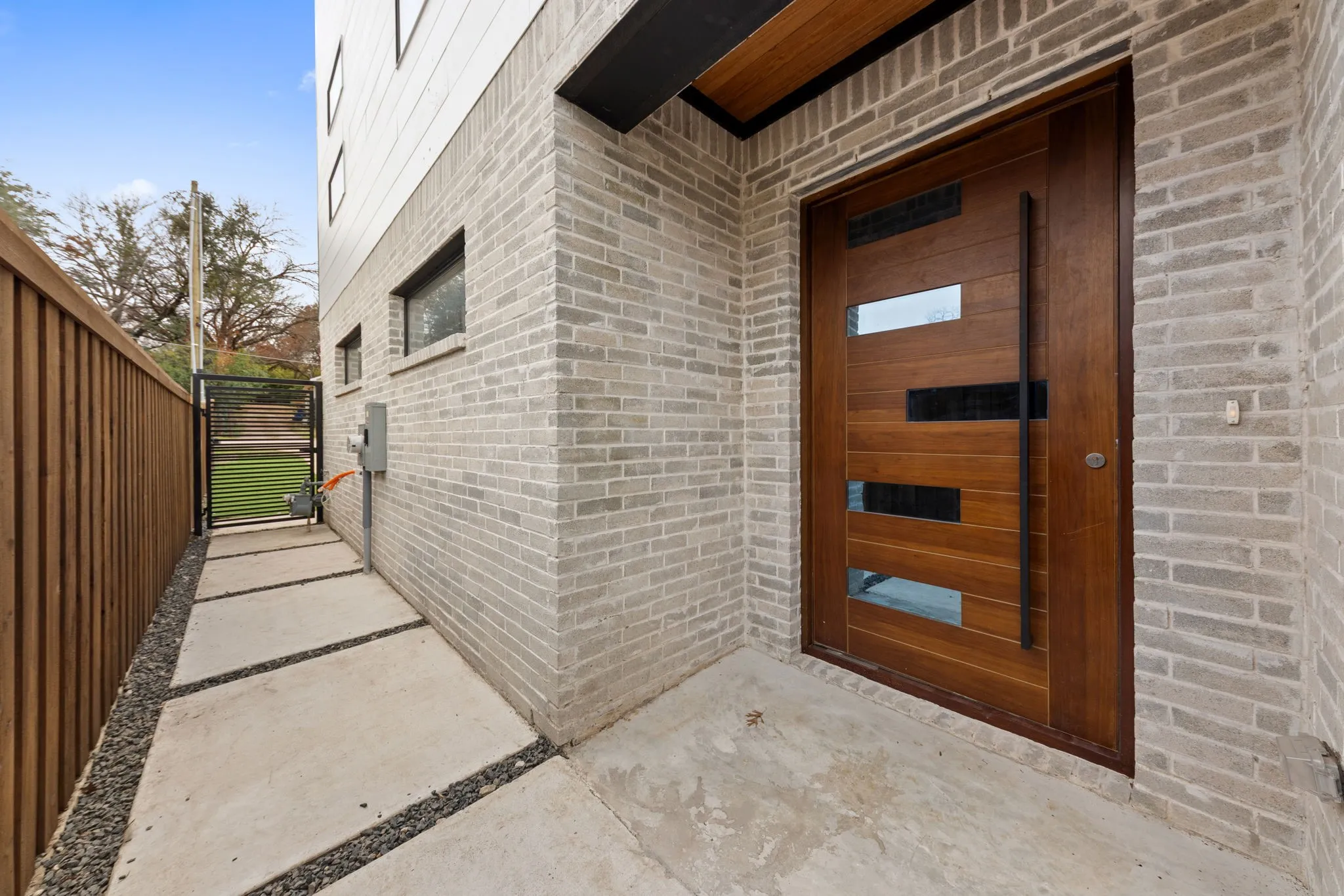 Single Family Residence For Sale in Dallas County , 1919 Pollard Street, Dallas, Texas 75208, 3 Bedroom, 4 Bathroom, 2 Garage spaces, 2,356 Sqft, built in 2024, mls#21388486, Real Estate Agent in Dallas, Homes For Sale in Dallas county, Homes For Sale in Dallas, Realtor in Dallas Texas, Real Estate Brokerage Independent Realty Texas, Luminita Cordes Realtor