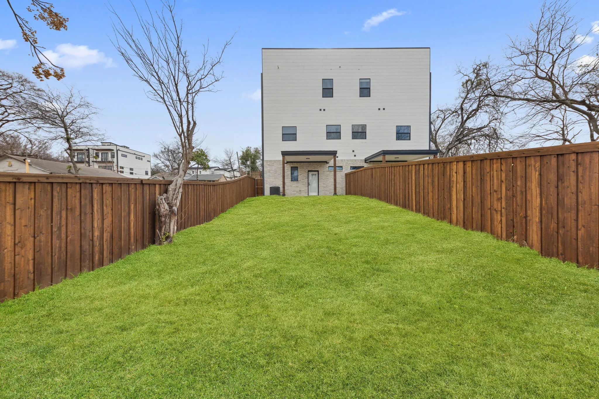 Single Family Residence For Sale in Dallas County , 1919 Pollard Street, Dallas, Texas 75208, 3 Bedroom, 4 Bathroom, 2 Garage spaces, 2,356 Sqft, built in 2024, mls#21388486, Real Estate Agent in Dallas, Homes For Sale in Dallas county, Homes For Sale in Dallas, Realtor in Dallas Texas, Real Estate Brokerage Independent Realty Texas, Luminita Cordes Realtor