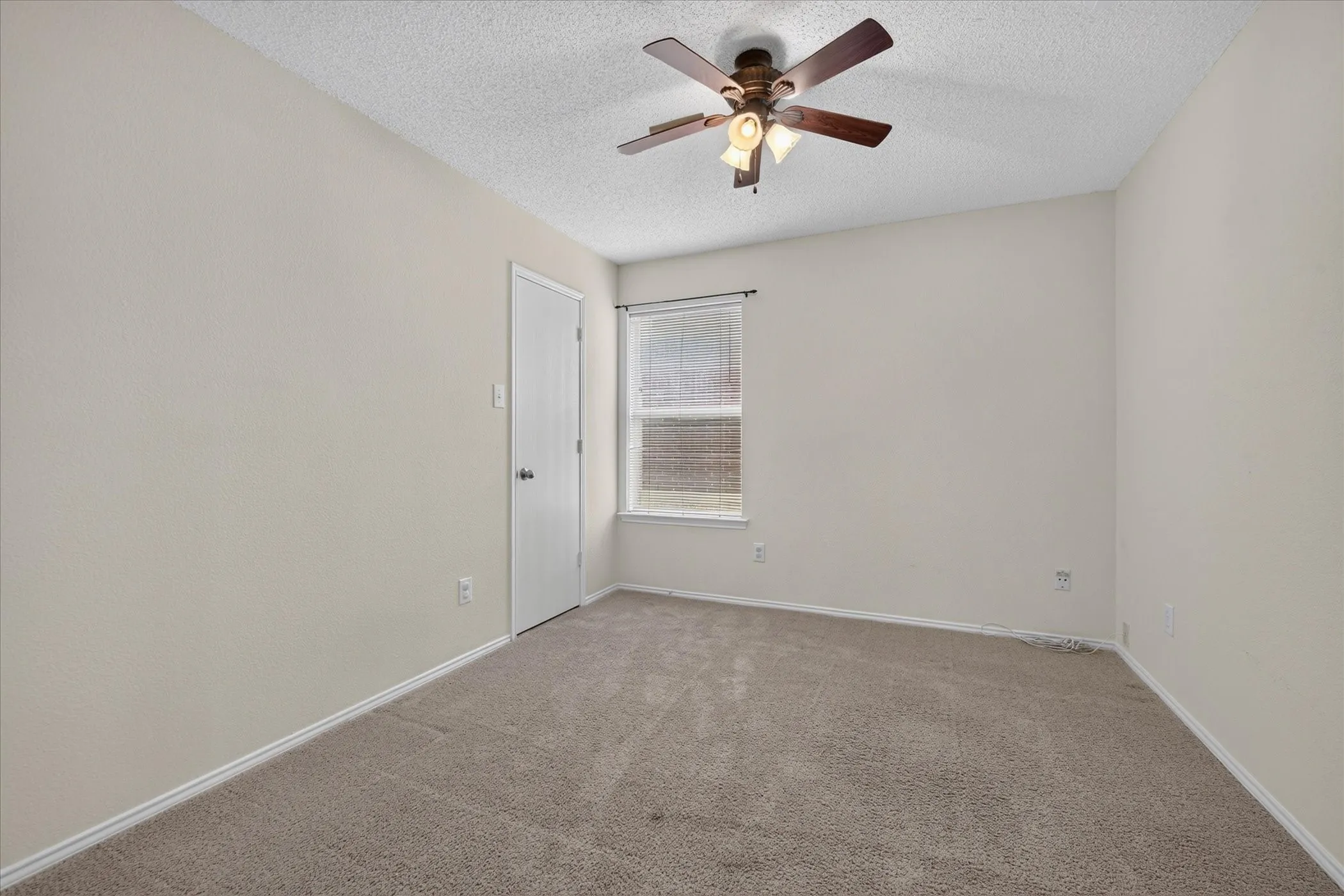 Single Family Residence For Sale in Tarrant County , 9929 Long Rifle Drive, Fort Worth, Texas 76108, 3 Bedroom, 2 Bathroom, 2 Garage spaces, 1,464 Sqft, built in 2001, mls#21387519, Real Estate Agent in Fort Worth, Homes For Sale in Tarrant county, Homes For Sale in Fort Worth, Realtor in Fort Worth Texas, Real Estate Brokerage Independent Realty Texas, Luminita Cordes Realtor