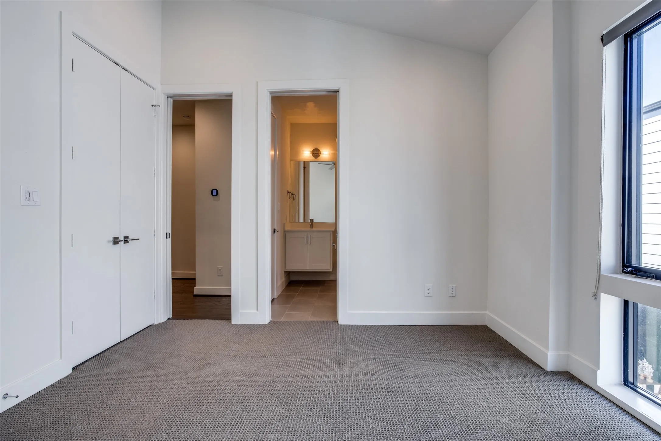 Townhouse For Rent in Dallas County , 2215 Moser Avenue 103, Dallas, Texas 75206, 2 Bedroom, 3 Bathroom, 2 Garage spaces, 1,476 Sqft, built in 2018, mls#21388545, Real Estate Agent in Dallas, Homes For Rent in Dallas county, Homes For Rent in Dallas, Realtor in Dallas Texas, Real Estate Brokerage Independent Realty Texas, Luminita Cordes Realtor