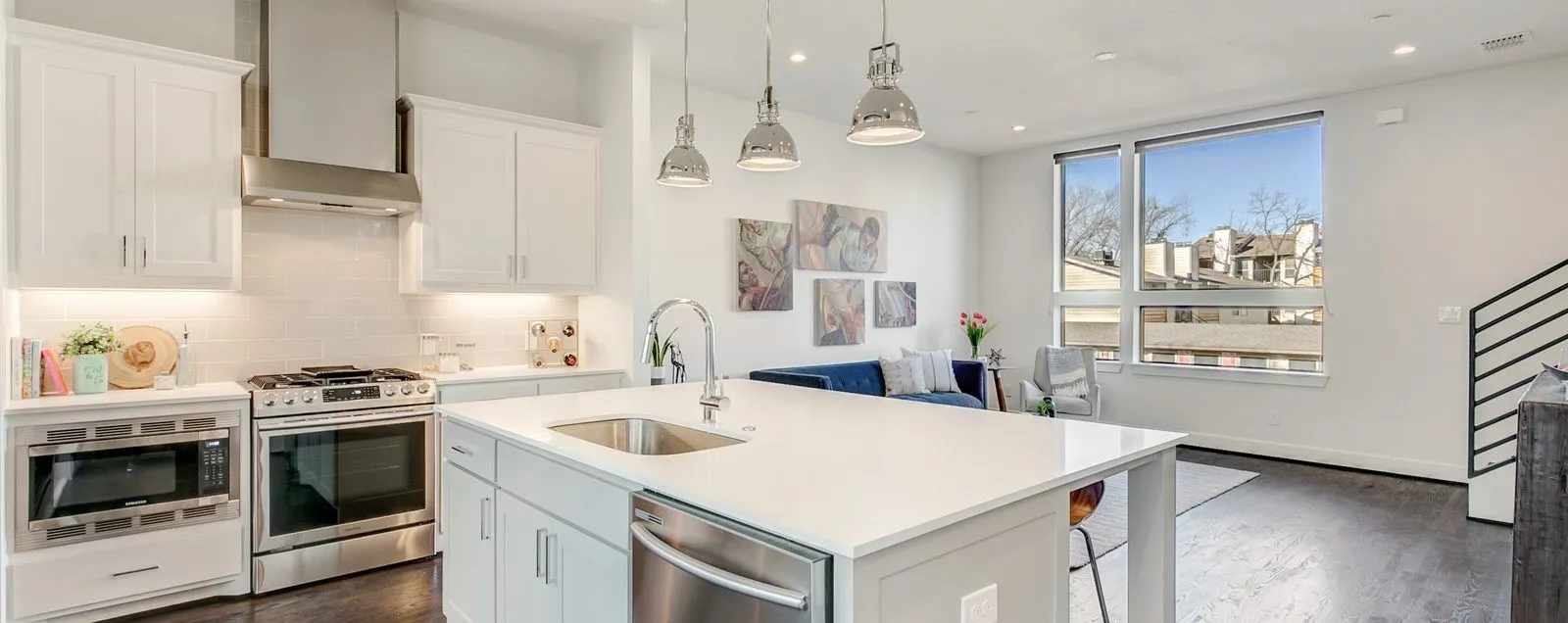 Townhouse For Rent in Dallas County , 2215 Moser Avenue 103, Dallas, Texas 75206, 2 Bedroom, 3 Bathroom, 2 Garage spaces, 1,476 Sqft, built in 2018, mls#21388545, Real Estate Agent in Dallas, Homes For Rent in Dallas county, Homes For Rent in Dallas, Realtor in Dallas Texas, Real Estate Brokerage Independent Realty Texas, Luminita Cordes Realtor