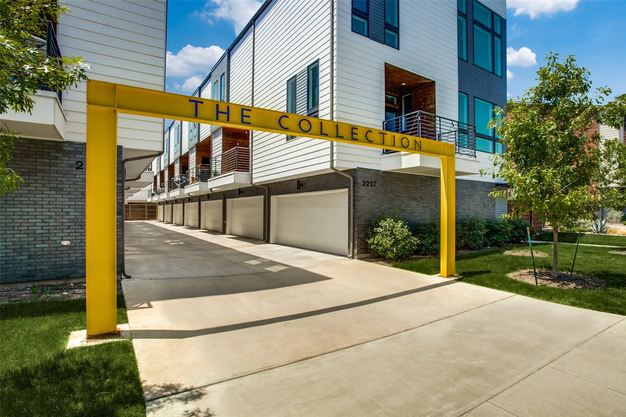 Townhouse For Rent in Dallas County , 2215 Moser Avenue 103, Dallas, Texas 75206, 2 Bedroom, 3 Bathroom, 2 Garage spaces, 1,476 Sqft, built in 2018, mls#21388545, Real Estate Agent in Dallas, Homes For Rent in Dallas county, Homes For Rent in Dallas, Realtor in Dallas Texas, Real Estate Brokerage Independent Realty Texas, Luminita Cordes Realtor