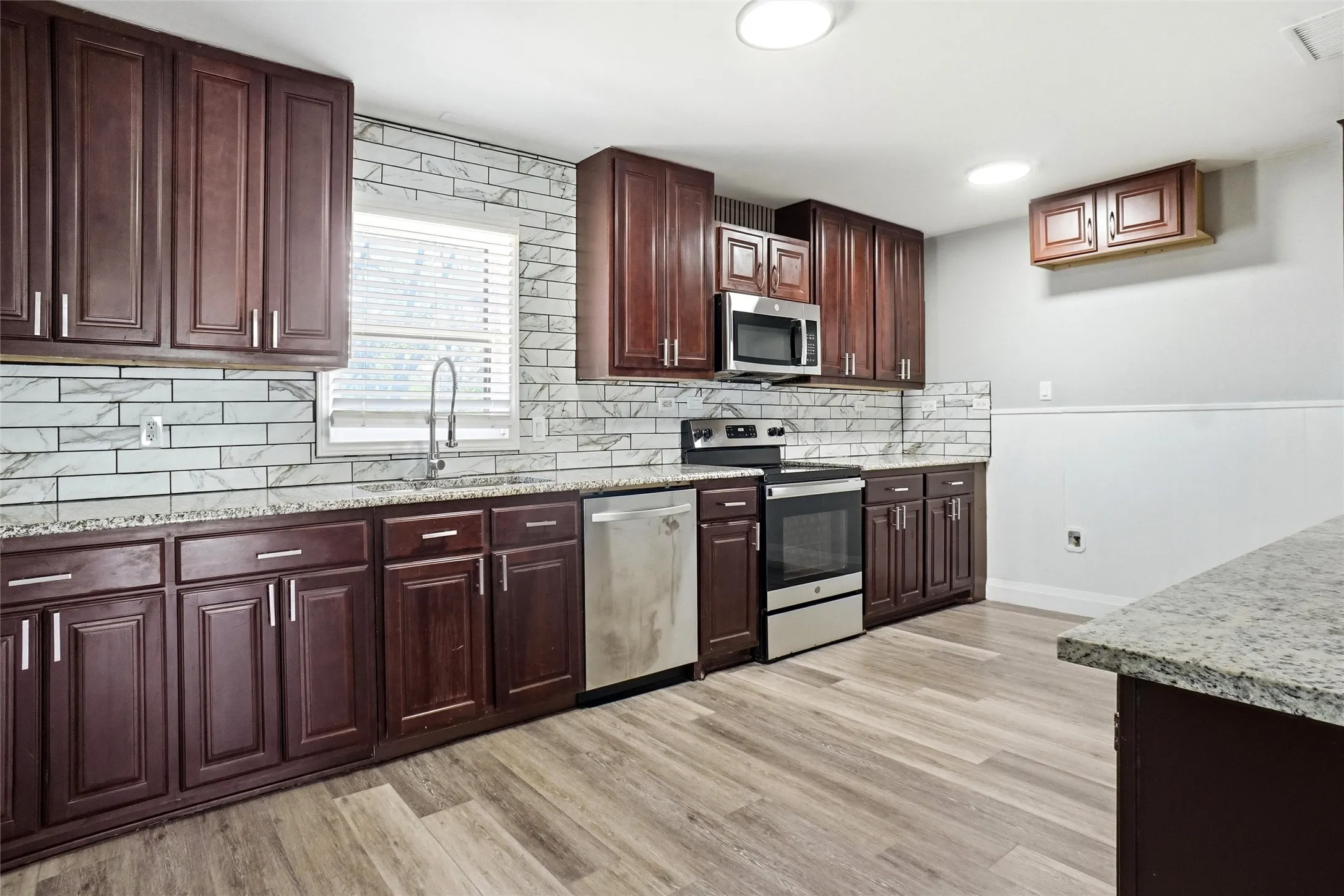 Single Family Residence For Rent in Tarrant County , 705 Vine Street, Euless, Texas 76040, 3 Bedroom, 2 Bathroom, 1 Garage spaces, 1,252 Sqft, built in 1955, mls#21388009, Real Estate Agent in Euless, Homes For Rent in Tarrant county, Homes For Rent in Euless, Realtor in Euless Texas, Real Estate Brokerage Independent Realty Texas, Luminita Cordes Realtor