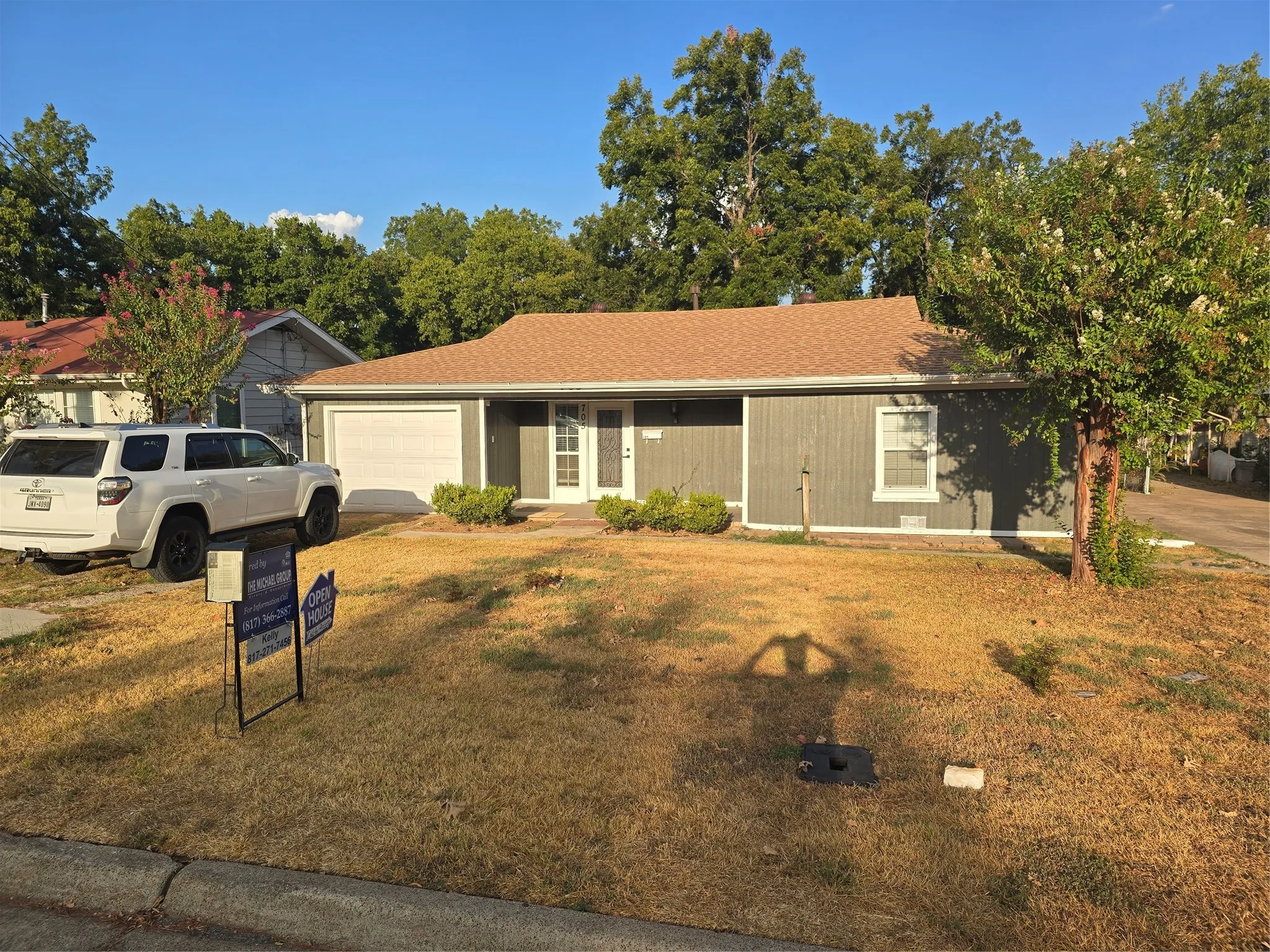 Single Family Residence For Rent in Tarrant County , 705 Vine Street, Euless, Texas 76040, 3 Bedroom, 2 Bathroom, 1 Garage spaces, 1,252 Sqft, built in 1955, mls#21388009, Real Estate Agent in Euless, Homes For Rent in Tarrant county, Homes For Rent in Euless, Realtor in Euless Texas, Real Estate Brokerage Independent Realty Texas, Luminita Cordes Realtor