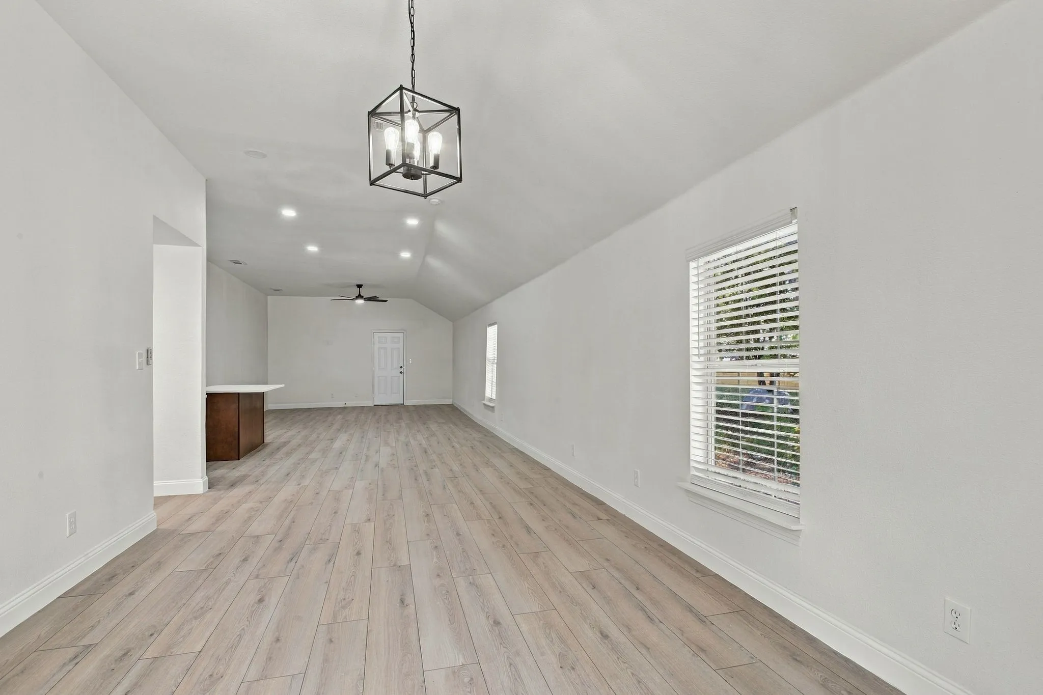 Single Family Residence For Sale in Ellis County , 807 Wyatt Street, Waxahachie, Texas 75165, 4 Bedroom, 3 Bathroom, 2 Garage spaces, 2,522 Sqft, built in 1940, mls#21387426, Real Estate Agent in Waxahachie, Homes For Sale in Ellis county, Homes For Sale in Waxahachie, Realtor in Waxahachie Texas, Real Estate Brokerage Independent Realty Texas, Luminita Cordes Realtor
