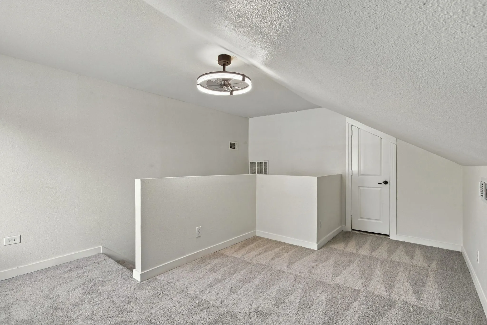 Single Family Residence For Sale in Ellis County , 807 Wyatt Street, Waxahachie, Texas 75165, 4 Bedroom, 3 Bathroom, 2 Garage spaces, 2,522 Sqft, built in 1940, mls#21387426, Real Estate Agent in Waxahachie, Homes For Sale in Ellis county, Homes For Sale in Waxahachie, Realtor in Waxahachie Texas, Real Estate Brokerage Independent Realty Texas, Luminita Cordes Realtor