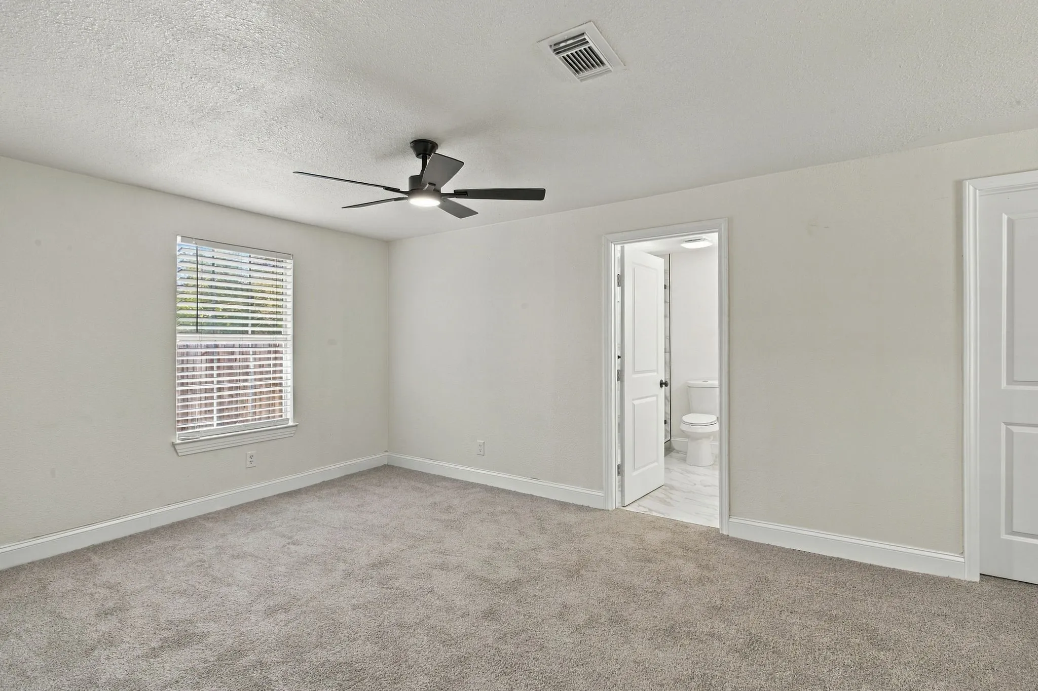 Single Family Residence For Sale in Ellis County , 807 Wyatt Street, Waxahachie, Texas 75165, 4 Bedroom, 3 Bathroom, 2 Garage spaces, 2,522 Sqft, built in 1940, mls#21387426, Real Estate Agent in Waxahachie, Homes For Sale in Ellis county, Homes For Sale in Waxahachie, Realtor in Waxahachie Texas, Real Estate Brokerage Independent Realty Texas, Luminita Cordes Realtor