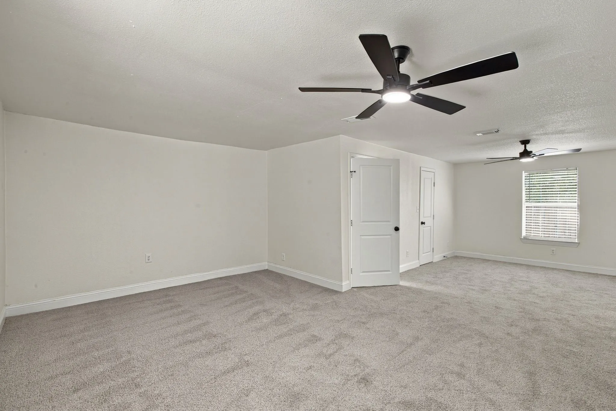 Single Family Residence For Sale in Ellis County , 807 Wyatt Street, Waxahachie, Texas 75165, 4 Bedroom, 3 Bathroom, 2 Garage spaces, 2,522 Sqft, built in 1940, mls#21387426, Real Estate Agent in Waxahachie, Homes For Sale in Ellis county, Homes For Sale in Waxahachie, Realtor in Waxahachie Texas, Real Estate Brokerage Independent Realty Texas, Luminita Cordes Realtor