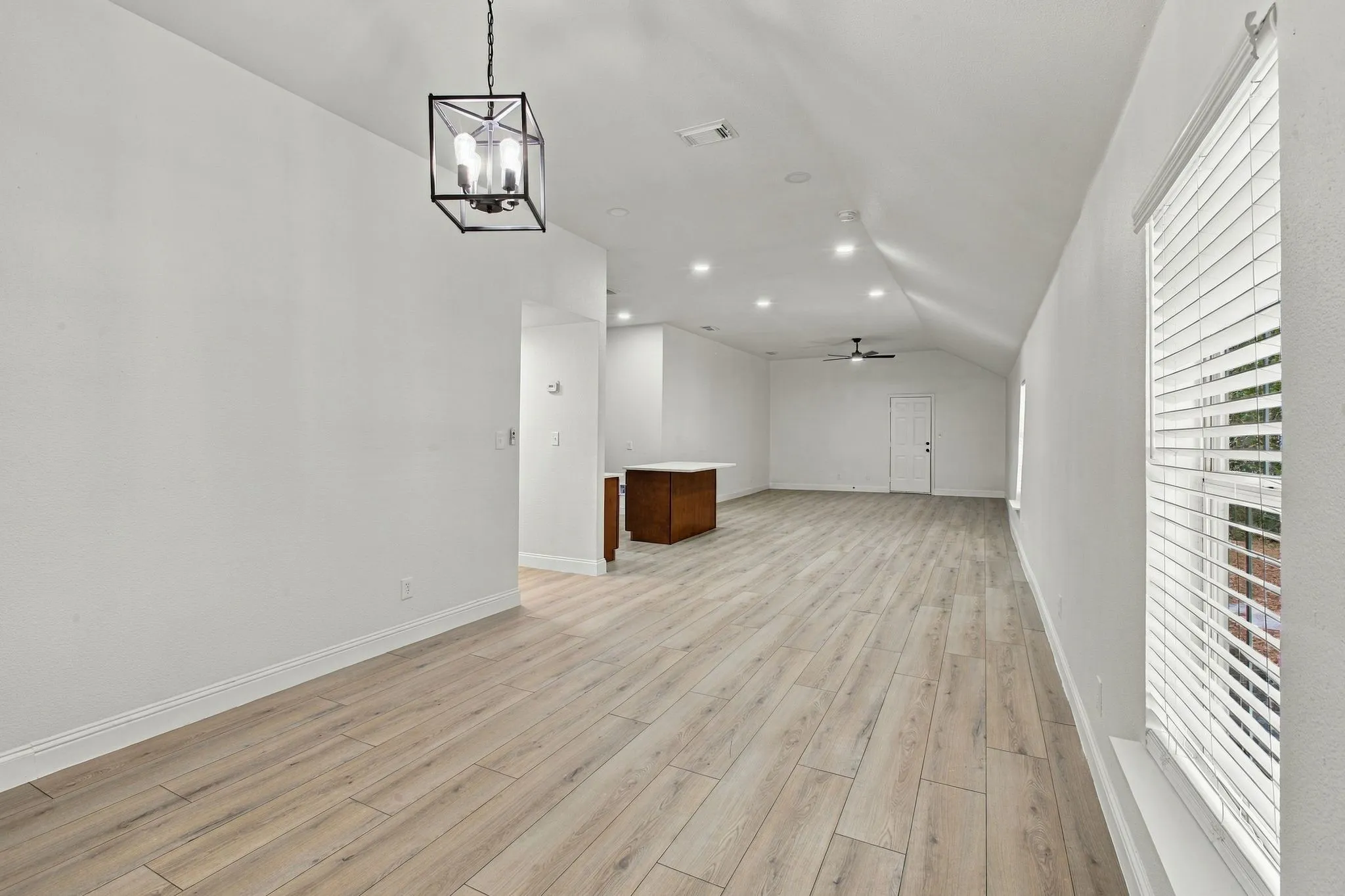 Single Family Residence For Sale in Ellis County , 807 Wyatt Street, Waxahachie, Texas 75165, 4 Bedroom, 3 Bathroom, 2 Garage spaces, 2,522 Sqft, built in 1940, mls#21387426, Real Estate Agent in Waxahachie, Homes For Sale in Ellis county, Homes For Sale in Waxahachie, Realtor in Waxahachie Texas, Real Estate Brokerage Independent Realty Texas, Luminita Cordes Realtor