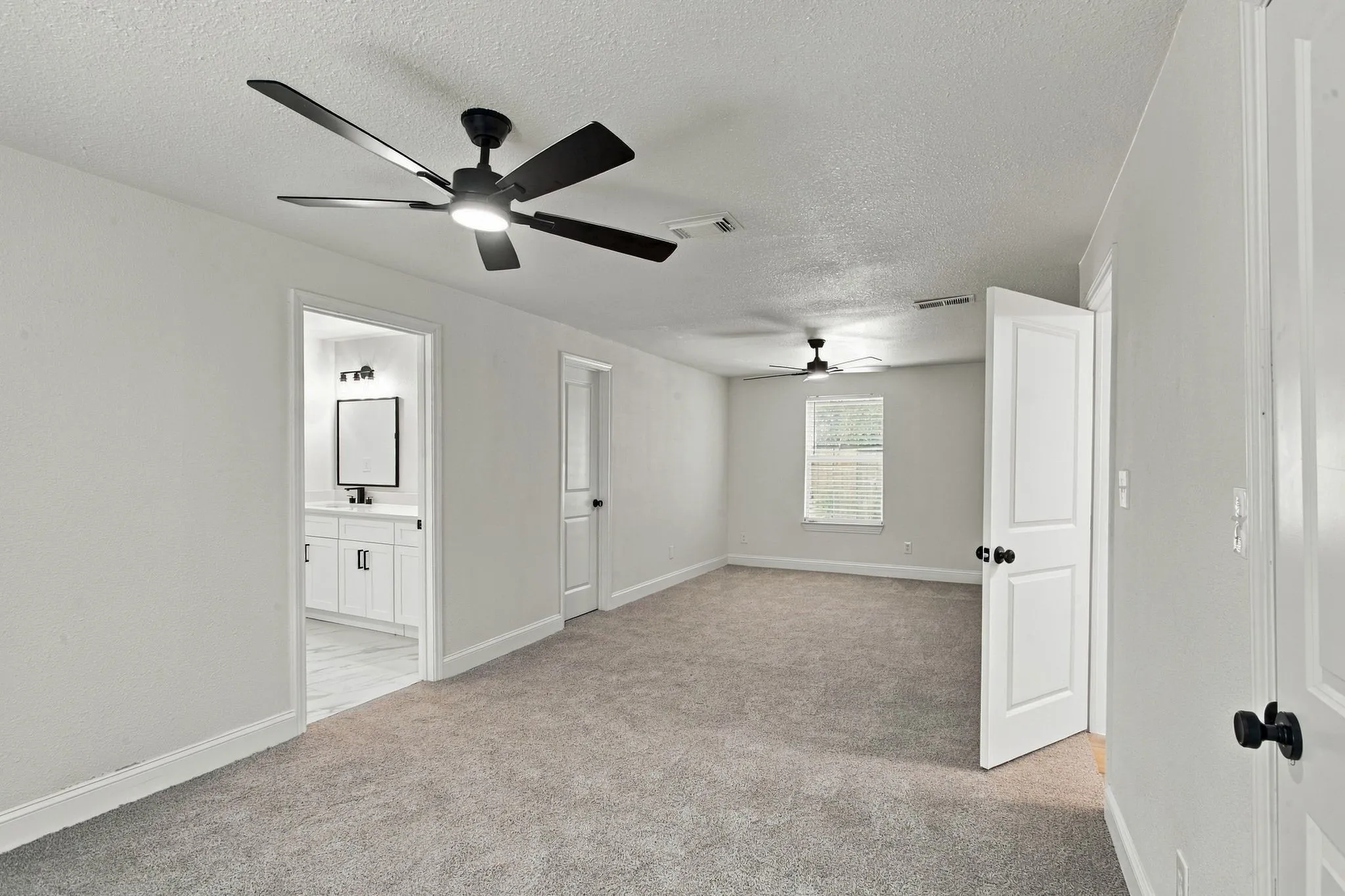 Single Family Residence For Sale in Ellis County , 807 Wyatt Street, Waxahachie, Texas 75165, 4 Bedroom, 3 Bathroom, 2 Garage spaces, 2,522 Sqft, built in 1940, mls#21387426, Real Estate Agent in Waxahachie, Homes For Sale in Ellis county, Homes For Sale in Waxahachie, Realtor in Waxahachie Texas, Real Estate Brokerage Independent Realty Texas, Luminita Cordes Realtor