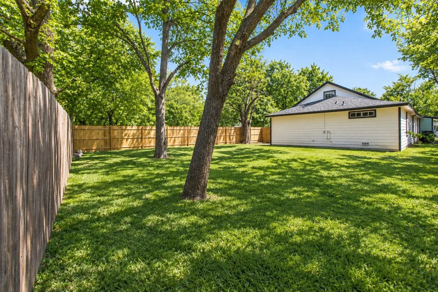 Single Family Residence For Sale in Ellis County , 807 Wyatt Street, Waxahachie, Texas 75165, 4 Bedroom, 3 Bathroom, 2 Garage spaces, 2,522 Sqft, built in 1940, mls#21387426, Real Estate Agent in Waxahachie, Homes For Sale in Ellis county, Homes For Sale in Waxahachie, Realtor in Waxahachie Texas, Real Estate Brokerage Independent Realty Texas, Luminita Cordes Realtor