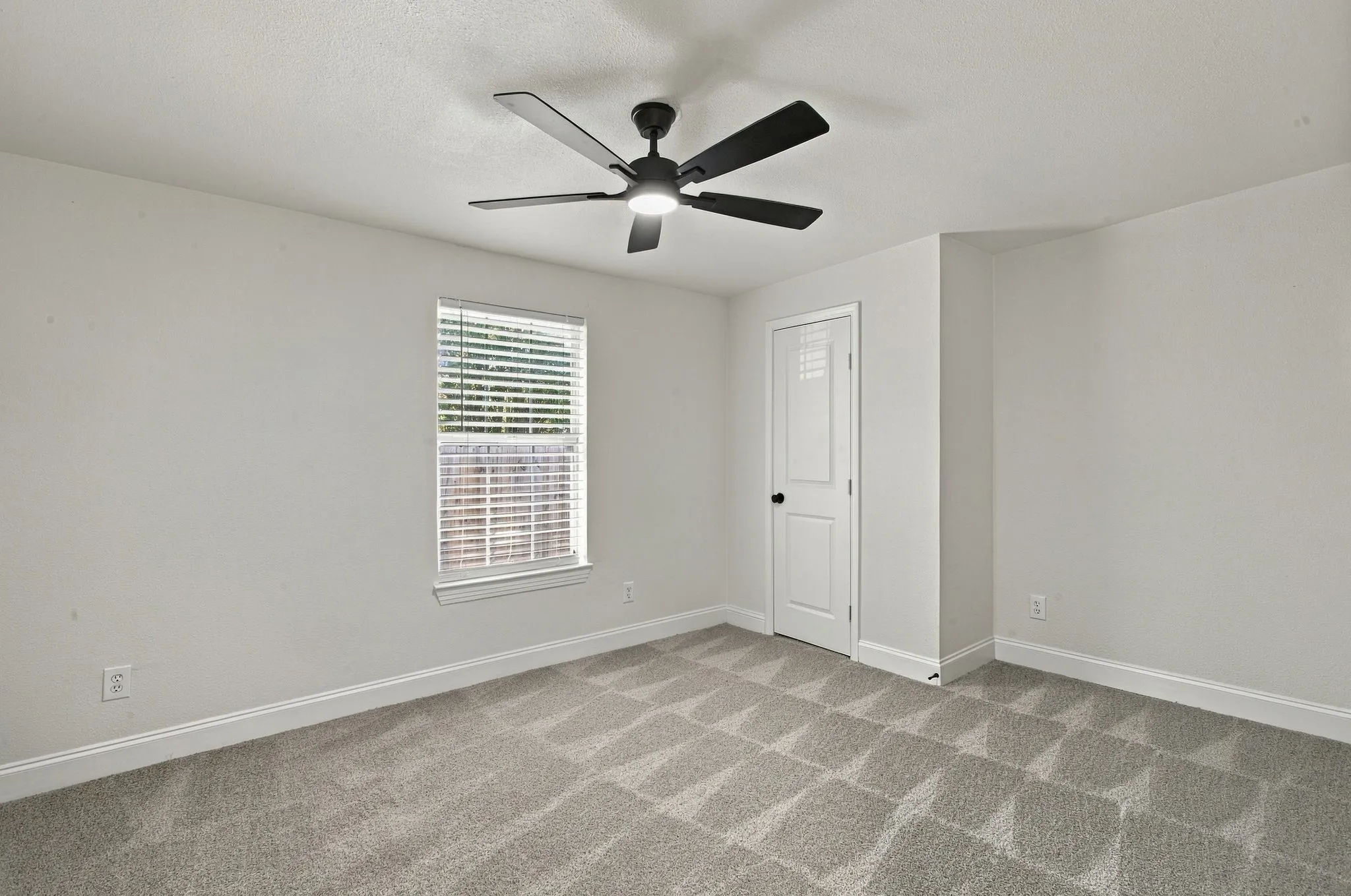 Single Family Residence For Sale in Ellis County , 807 Wyatt Street, Waxahachie, Texas 75165, 4 Bedroom, 3 Bathroom, 2 Garage spaces, 2,522 Sqft, built in 1940, mls#21387426, Real Estate Agent in Waxahachie, Homes For Sale in Ellis county, Homes For Sale in Waxahachie, Realtor in Waxahachie Texas, Real Estate Brokerage Independent Realty Texas, Luminita Cordes Realtor