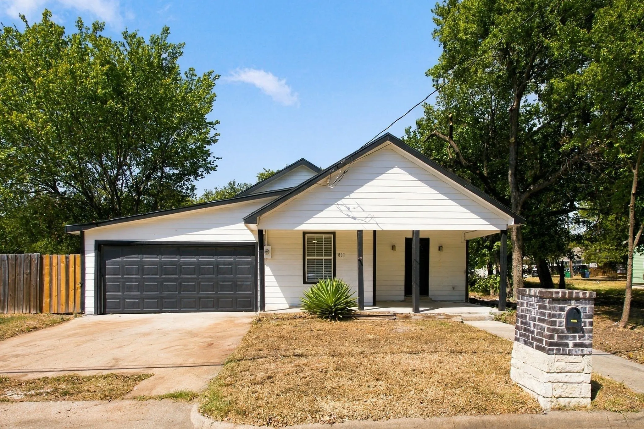 Single Family Residence For Sale in Ellis County , 807 Wyatt Street, Waxahachie, Texas 75165, 4 Bedroom, 3 Bathroom, 2 Garage spaces, 2,522 Sqft, built in 1940, mls#21387426, Real Estate Agent in Waxahachie, Homes For Sale in Ellis county, Homes For Sale in Waxahachie, Realtor in Waxahachie Texas, Real Estate Brokerage Independent Realty Texas, Luminita Cordes Realtor