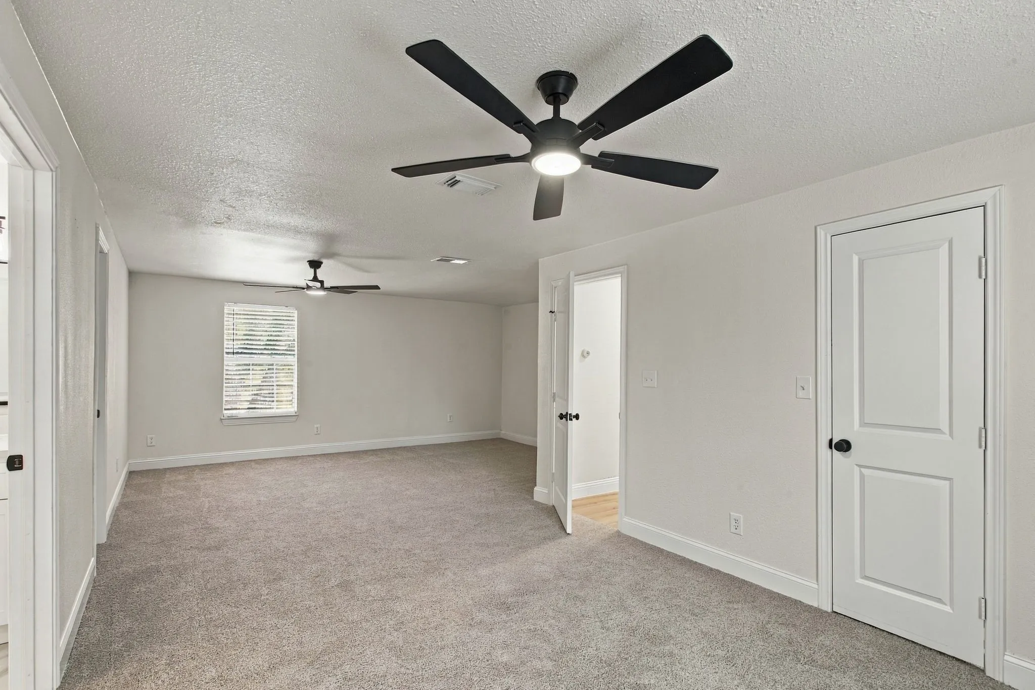 Single Family Residence For Sale in Ellis County , 807 Wyatt Street, Waxahachie, Texas 75165, 4 Bedroom, 3 Bathroom, 2 Garage spaces, 2,522 Sqft, built in 1940, mls#21387426, Real Estate Agent in Waxahachie, Homes For Sale in Ellis county, Homes For Sale in Waxahachie, Realtor in Waxahachie Texas, Real Estate Brokerage Independent Realty Texas, Luminita Cordes Realtor