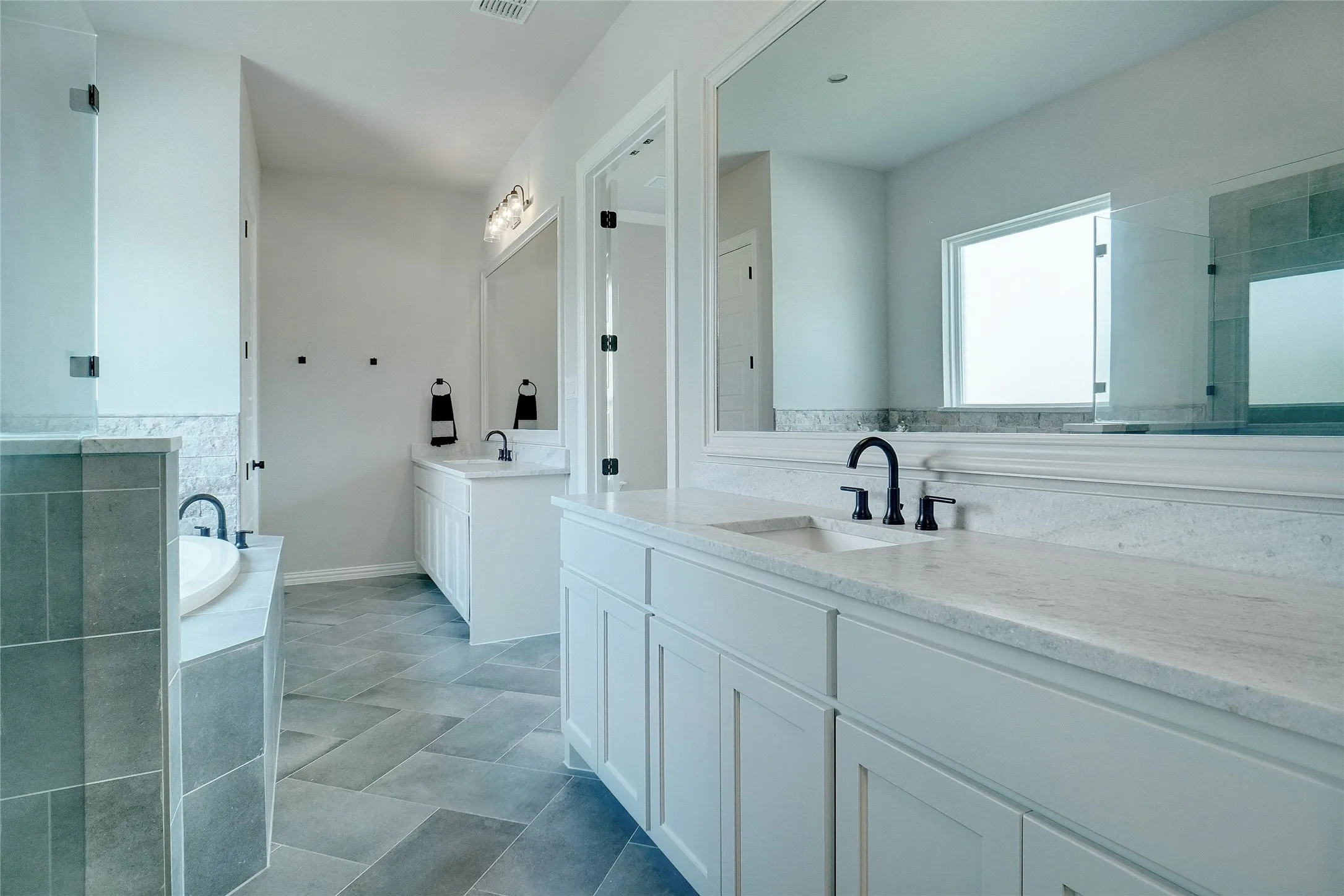 Single Family Residence For Sale in Parker County , 9101 Zion Hill Road, Poolville, Texas 76487, 4 Bedroom, 4 Bathroom, 3 Garage spaces, 3,120 Sqft, built in 2022, mls#21386847, Real Estate Agent in Poolville, Homes For Sale in Parker county, Homes For Sale in Poolville, Realtor in Poolville Texas, Real Estate Brokerage Independent Realty Texas, Luminita Cordes Realtor