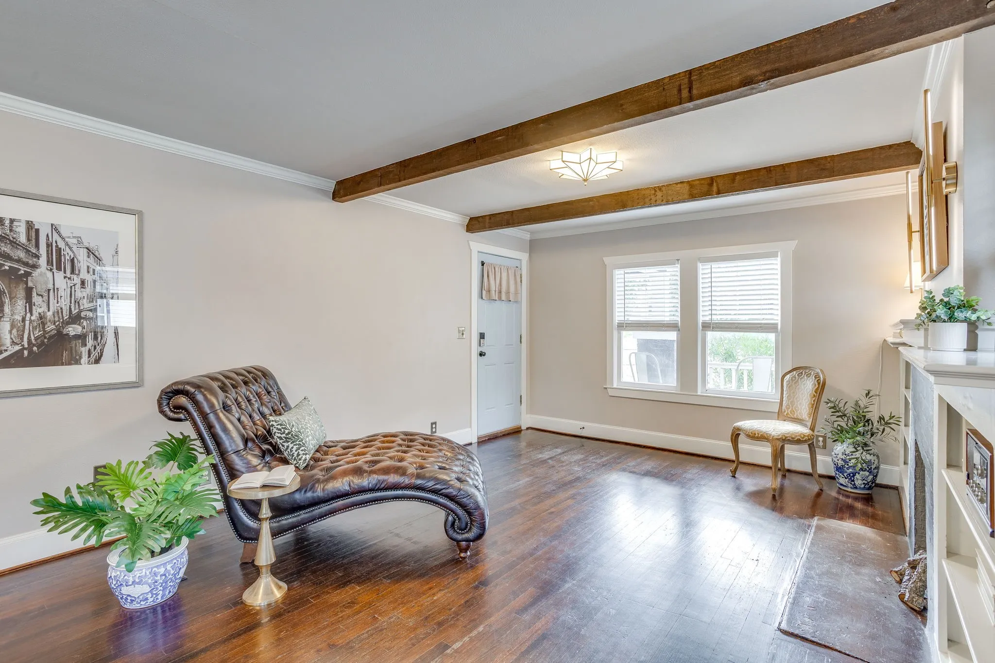 Single Family Residence For Sale in Tarrant County , 1809 Belle Place, Fort Worth, Texas 76107, 2 Bedroom, 2 Bathroom, Garage spaces, 1,072 Sqft, built in 1930, mls#21386577, Real Estate Agent in Fort Worth, Homes For Sale in Tarrant county, Homes For Sale in Fort Worth, Realtor in Fort Worth Texas, Real Estate Brokerage Independent Realty Texas, Luminita Cordes Realtor