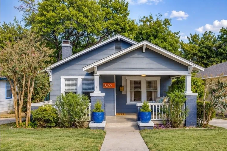 Single Family Residence For Sale in Tarrant County , 1809 Belle Place, Fort Worth, Texas 76107, 2 Bedroom, 2 Bathroom, Garage spaces, 1,072 Sqft, built in 1930, mls#21386577, Real Estate Agent in Fort Worth, Homes For Sale in Tarrant county, Homes For Sale in Fort Worth, Realtor in Fort Worth Texas, Real Estate Brokerage Independent Realty Texas, Luminita Cordes Realtor