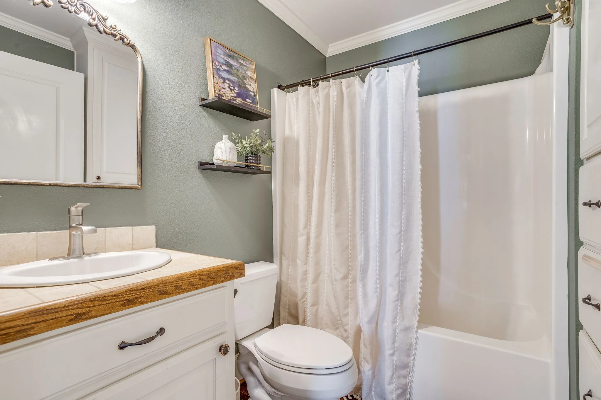 Single Family Residence For Sale in Tarrant County , 1809 Belle Place, Fort Worth, Texas 76107, 2 Bedroom, 2 Bathroom, Garage spaces, 1,072 Sqft, built in 1930, mls#21386577, Real Estate Agent in Fort Worth, Homes For Sale in Tarrant county, Homes For Sale in Fort Worth, Realtor in Fort Worth Texas, Real Estate Brokerage Independent Realty Texas, Luminita Cordes Realtor