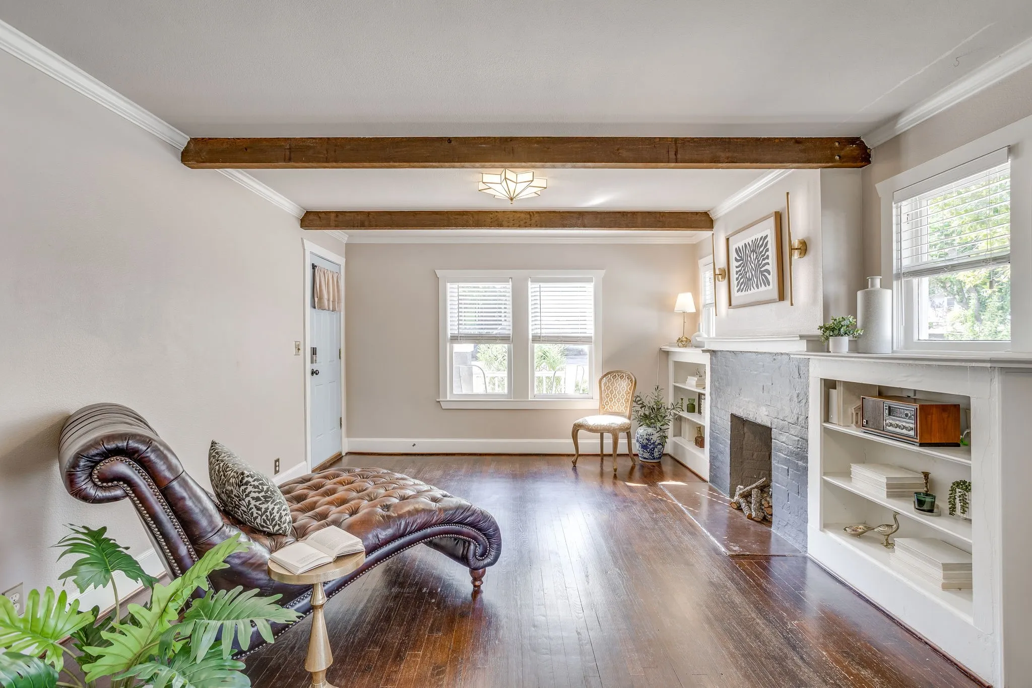 Single Family Residence For Sale in Tarrant County , 1809 Belle Place, Fort Worth, Texas 76107, 2 Bedroom, 2 Bathroom, Garage spaces, 1,072 Sqft, built in 1930, mls#21386577, Real Estate Agent in Fort Worth, Homes For Sale in Tarrant county, Homes For Sale in Fort Worth, Realtor in Fort Worth Texas, Real Estate Brokerage Independent Realty Texas, Luminita Cordes Realtor