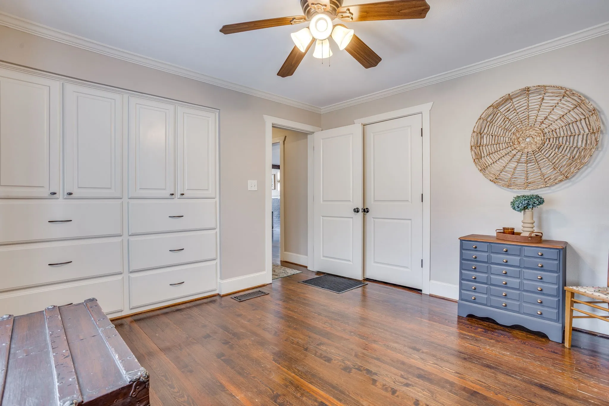 Single Family Residence For Sale in Tarrant County , 1809 Belle Place, Fort Worth, Texas 76107, 2 Bedroom, 2 Bathroom, Garage spaces, 1,072 Sqft, built in 1930, mls#21386577, Real Estate Agent in Fort Worth, Homes For Sale in Tarrant county, Homes For Sale in Fort Worth, Realtor in Fort Worth Texas, Real Estate Brokerage Independent Realty Texas, Luminita Cordes Realtor