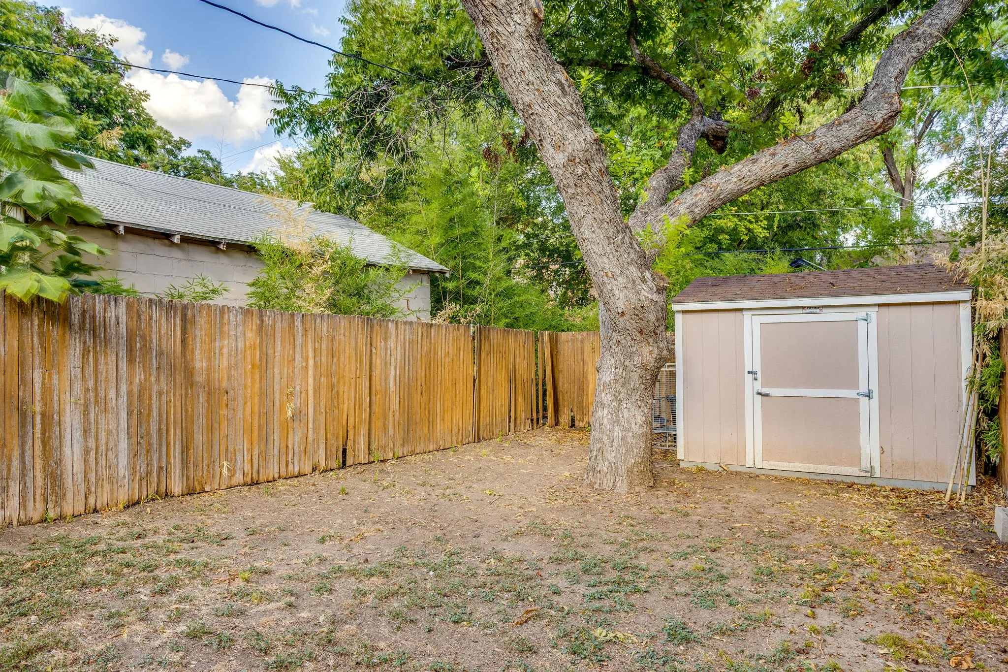Single Family Residence For Sale in Tarrant County , 1809 Belle Place, Fort Worth, Texas 76107, 2 Bedroom, 2 Bathroom, Garage spaces, 1,072 Sqft, built in 1930, mls#21386577, Real Estate Agent in Fort Worth, Homes For Sale in Tarrant county, Homes For Sale in Fort Worth, Realtor in Fort Worth Texas, Real Estate Brokerage Independent Realty Texas, Luminita Cordes Realtor