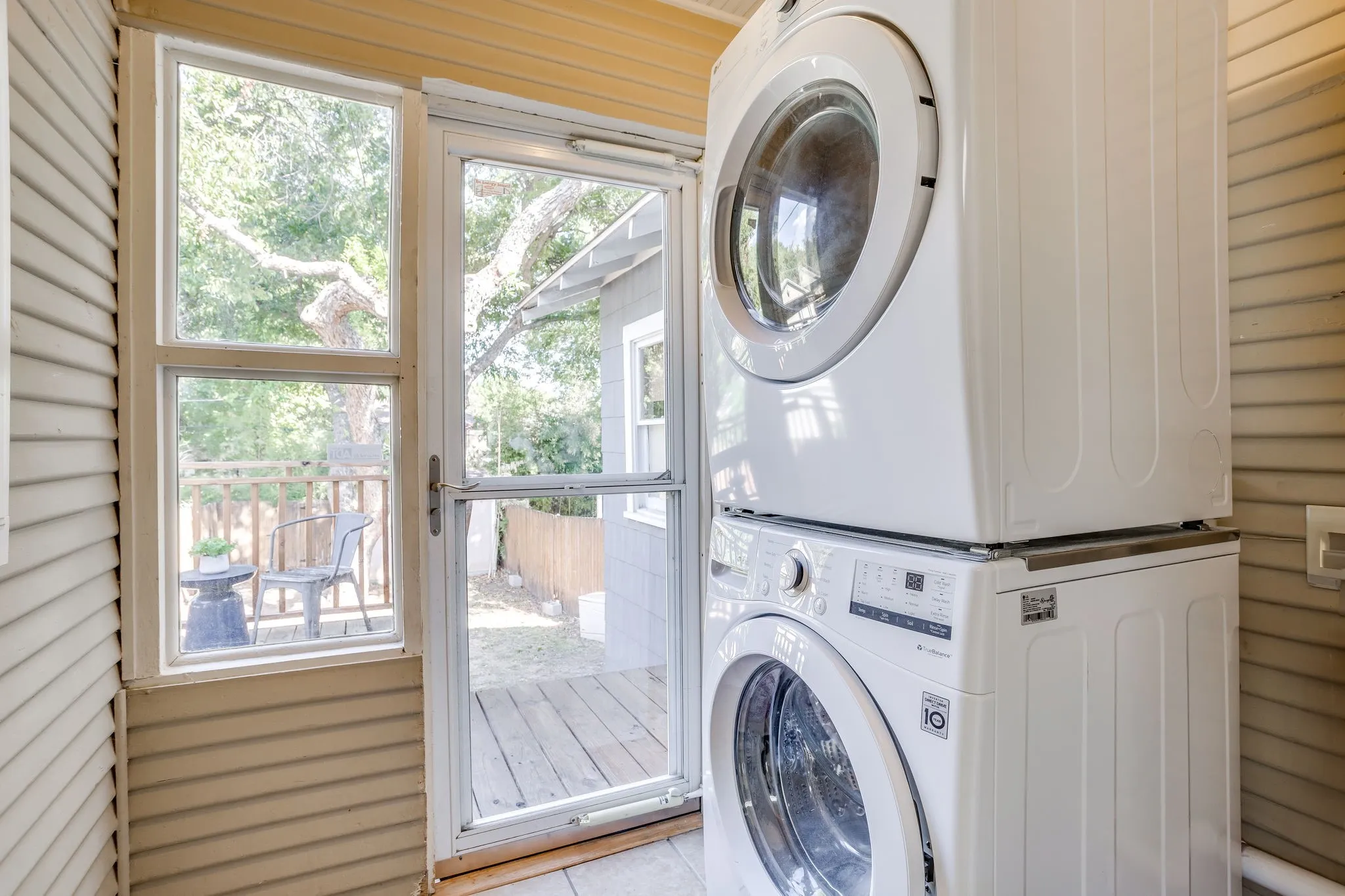 Single Family Residence For Sale in Tarrant County , 1809 Belle Place, Fort Worth, Texas 76107, 2 Bedroom, 2 Bathroom, Garage spaces, 1,072 Sqft, built in 1930, mls#21386577, Real Estate Agent in Fort Worth, Homes For Sale in Tarrant county, Homes For Sale in Fort Worth, Realtor in Fort Worth Texas, Real Estate Brokerage Independent Realty Texas, Luminita Cordes Realtor