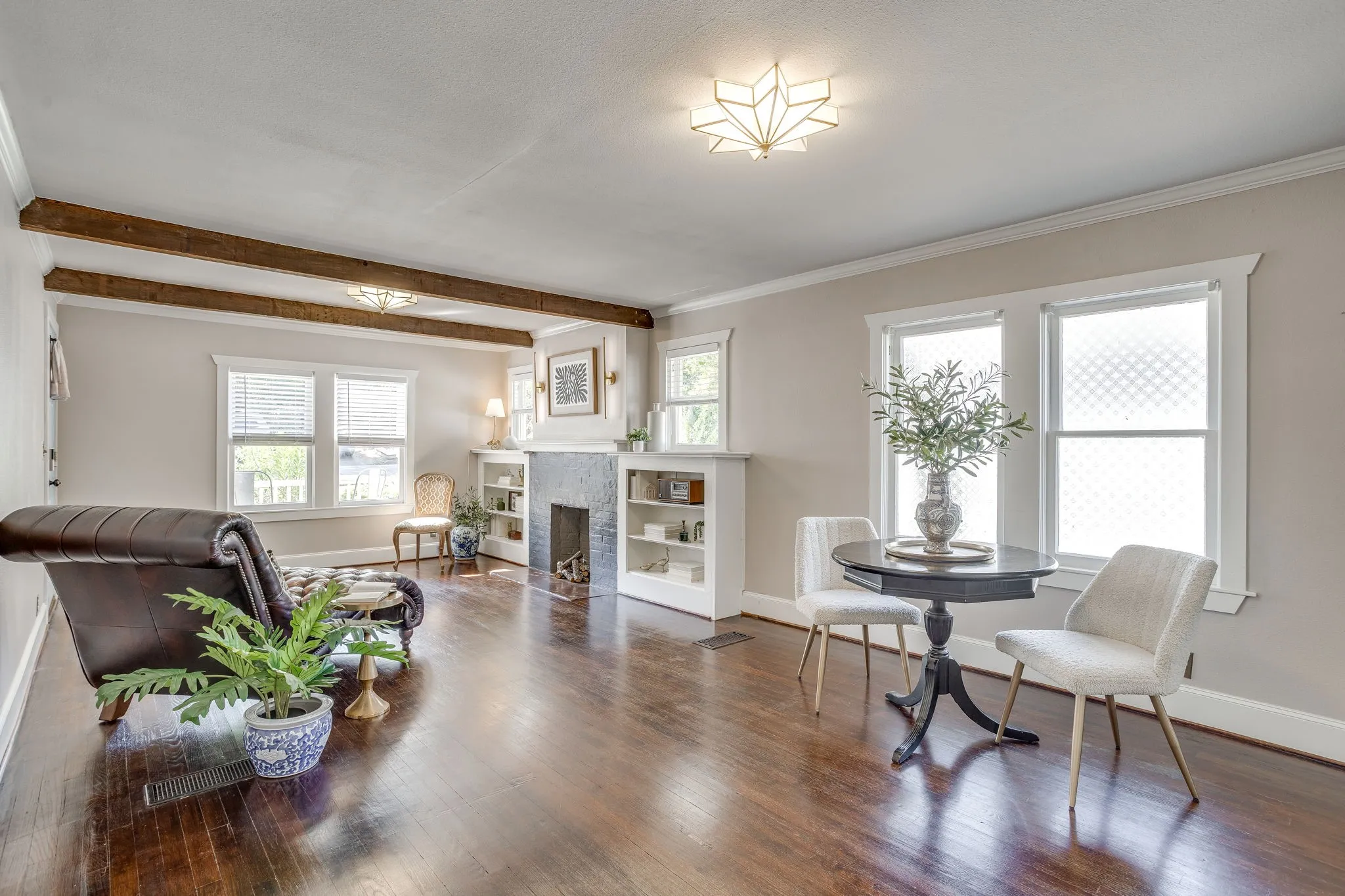 Single Family Residence For Sale in Tarrant County , 1809 Belle Place, Fort Worth, Texas 76107, 2 Bedroom, 2 Bathroom, Garage spaces, 1,072 Sqft, built in 1930, mls#21386577, Real Estate Agent in Fort Worth, Homes For Sale in Tarrant county, Homes For Sale in Fort Worth, Realtor in Fort Worth Texas, Real Estate Brokerage Independent Realty Texas, Luminita Cordes Realtor