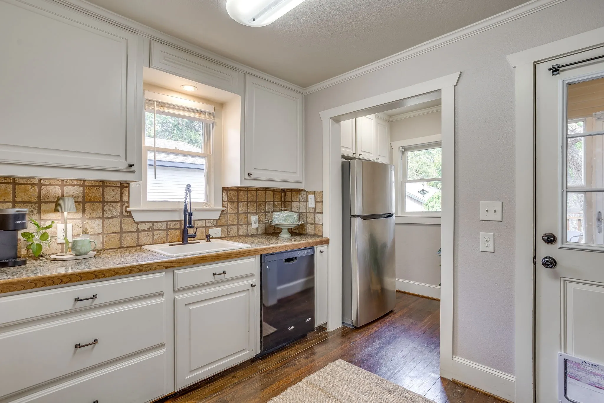 Single Family Residence For Sale in Tarrant County , 1809 Belle Place, Fort Worth, Texas 76107, 2 Bedroom, 2 Bathroom, Garage spaces, 1,072 Sqft, built in 1930, mls#21386577, Real Estate Agent in Fort Worth, Homes For Sale in Tarrant county, Homes For Sale in Fort Worth, Realtor in Fort Worth Texas, Real Estate Brokerage Independent Realty Texas, Luminita Cordes Realtor