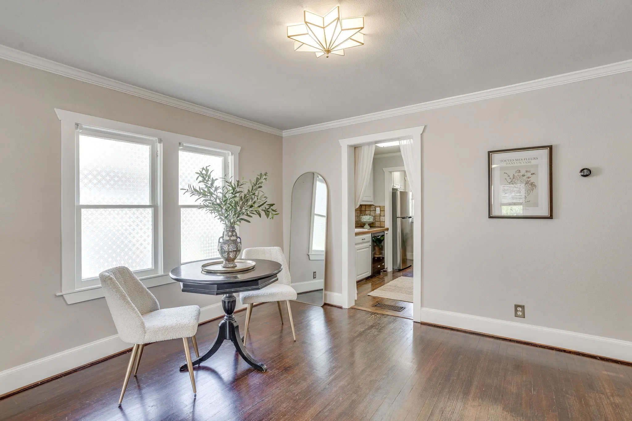 Single Family Residence For Sale in Tarrant County , 1809 Belle Place, Fort Worth, Texas 76107, 2 Bedroom, 2 Bathroom, Garage spaces, 1,072 Sqft, built in 1930, mls#21386577, Real Estate Agent in Fort Worth, Homes For Sale in Tarrant county, Homes For Sale in Fort Worth, Realtor in Fort Worth Texas, Real Estate Brokerage Independent Realty Texas, Luminita Cordes Realtor