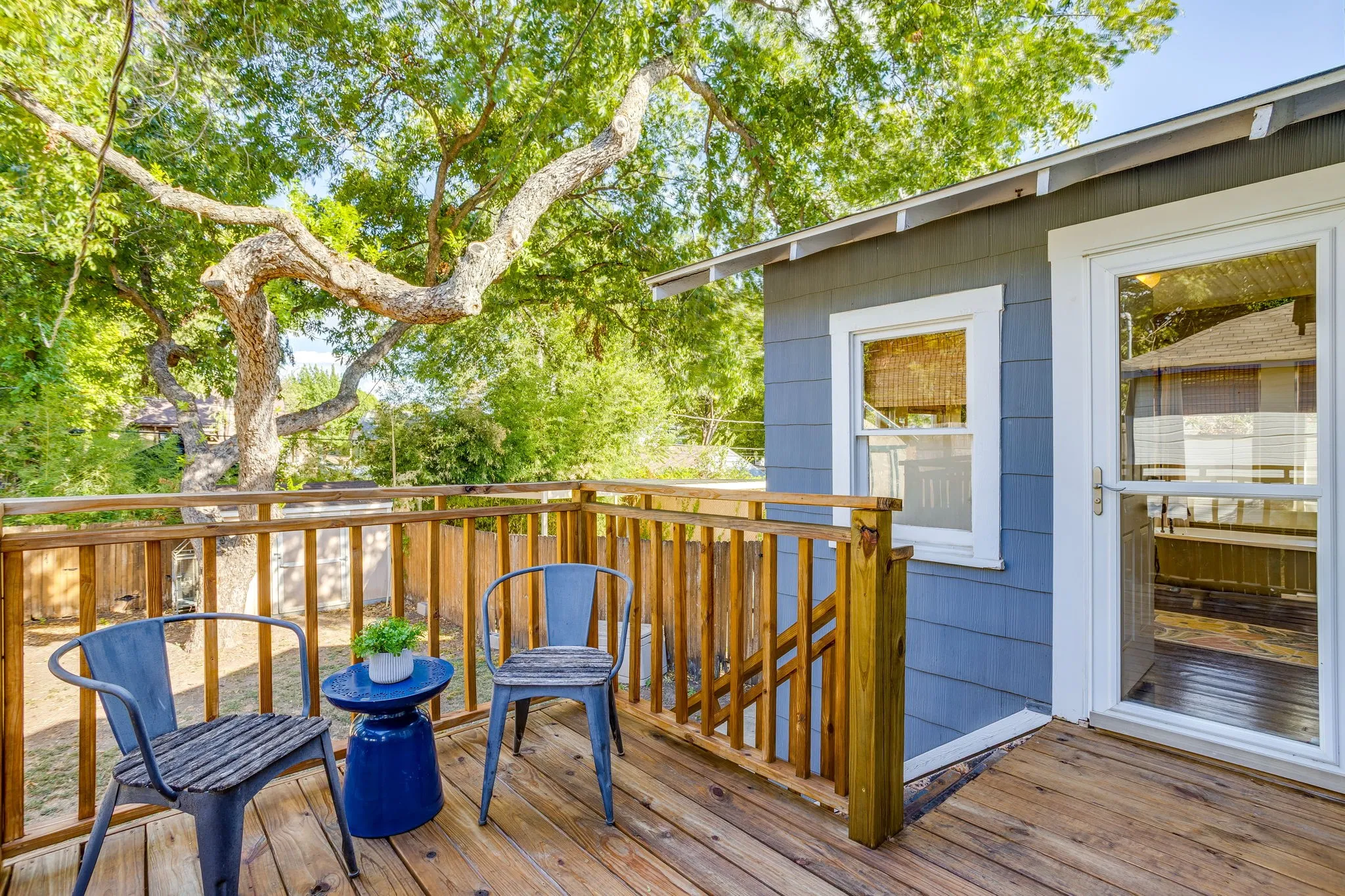 Single Family Residence For Sale in Tarrant County , 1809 Belle Place, Fort Worth, Texas 76107, 2 Bedroom, 2 Bathroom, Garage spaces, 1,072 Sqft, built in 1930, mls#21386577, Real Estate Agent in Fort Worth, Homes For Sale in Tarrant county, Homes For Sale in Fort Worth, Realtor in Fort Worth Texas, Real Estate Brokerage Independent Realty Texas, Luminita Cordes Realtor