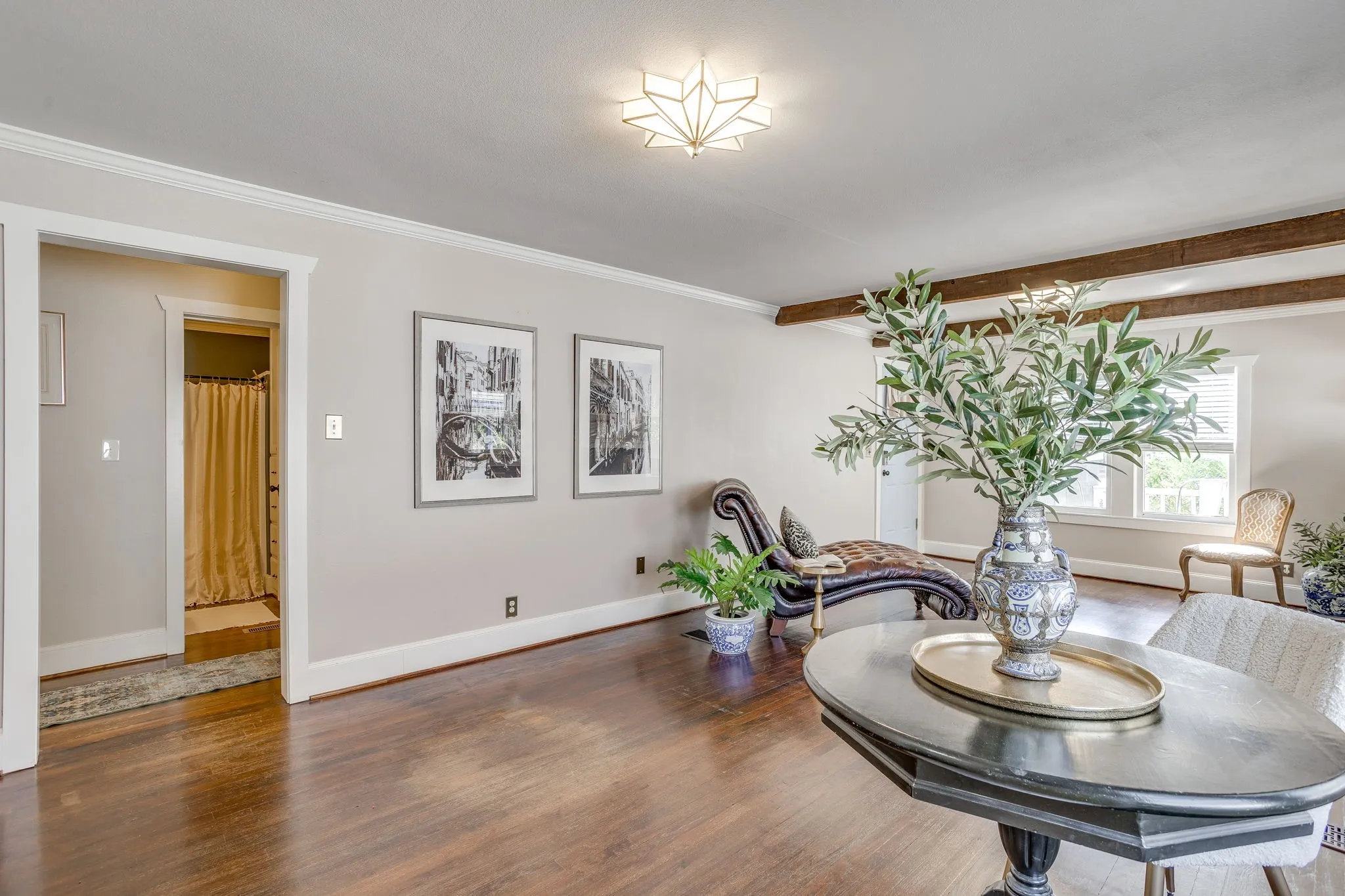 Single Family Residence For Sale in Tarrant County , 1809 Belle Place, Fort Worth, Texas 76107, 2 Bedroom, 2 Bathroom, Garage spaces, 1,072 Sqft, built in 1930, mls#21386577, Real Estate Agent in Fort Worth, Homes For Sale in Tarrant county, Homes For Sale in Fort Worth, Realtor in Fort Worth Texas, Real Estate Brokerage Independent Realty Texas, Luminita Cordes Realtor