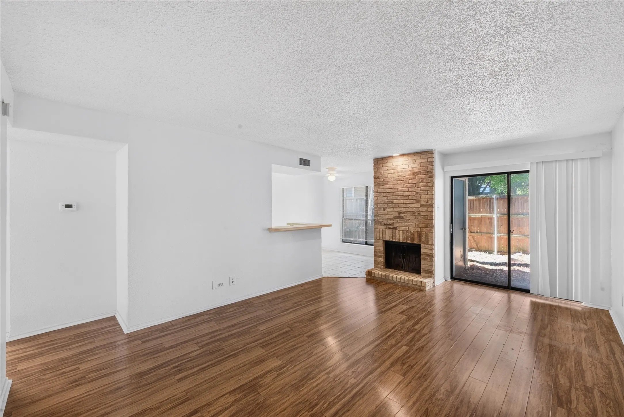 Condominium For Rent in Dallas County , 5840 Spring Valley 305, Dallas, Texas 75254, 1 Bedroom, 1 Bathroom, Garage spaces, 721 Sqft, built in 1981, mls#21388564, Real Estate Agent in Dallas, Homes For Rent in Dallas county, Homes For Rent in Dallas, Realtor in Dallas Texas, Real Estate Brokerage Independent Realty Texas, Luminita Cordes Realtor