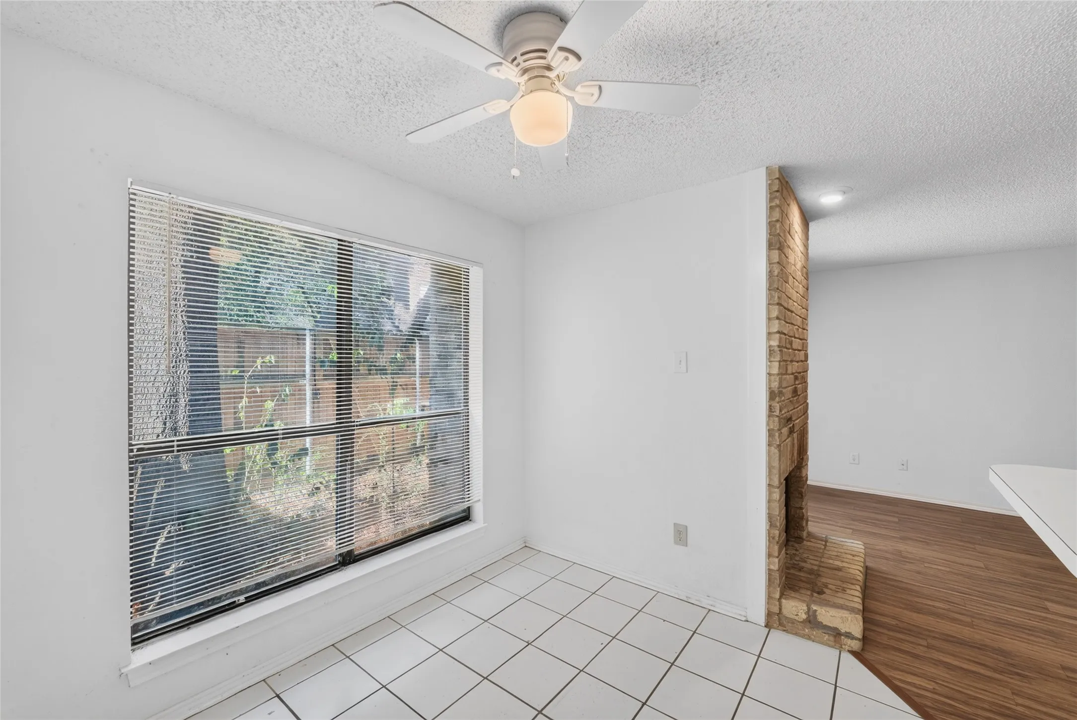 Condominium For Rent in Dallas County , 5840 Spring Valley 305, Dallas, Texas 75254, 1 Bedroom, 1 Bathroom, Garage spaces, 721 Sqft, built in 1981, mls#21388564, Real Estate Agent in Dallas, Homes For Rent in Dallas county, Homes For Rent in Dallas, Realtor in Dallas Texas, Real Estate Brokerage Independent Realty Texas, Luminita Cordes Realtor