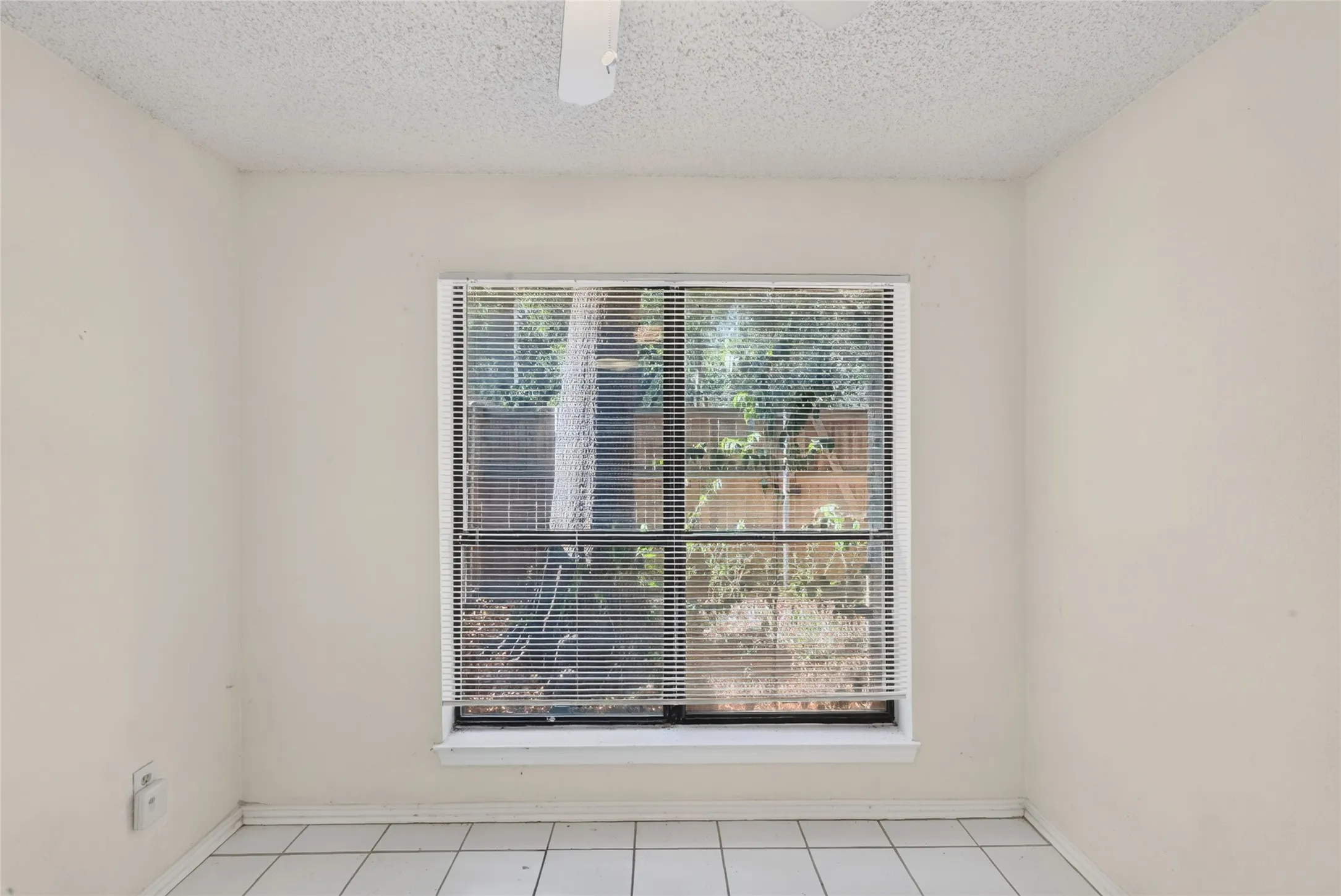 Condominium For Rent in Dallas County , 5840 Spring Valley 305, Dallas, Texas 75254, 1 Bedroom, 1 Bathroom, Garage spaces, 721 Sqft, built in 1981, mls#21388564, Real Estate Agent in Dallas, Homes For Rent in Dallas county, Homes For Rent in Dallas, Realtor in Dallas Texas, Real Estate Brokerage Independent Realty Texas, Luminita Cordes Realtor