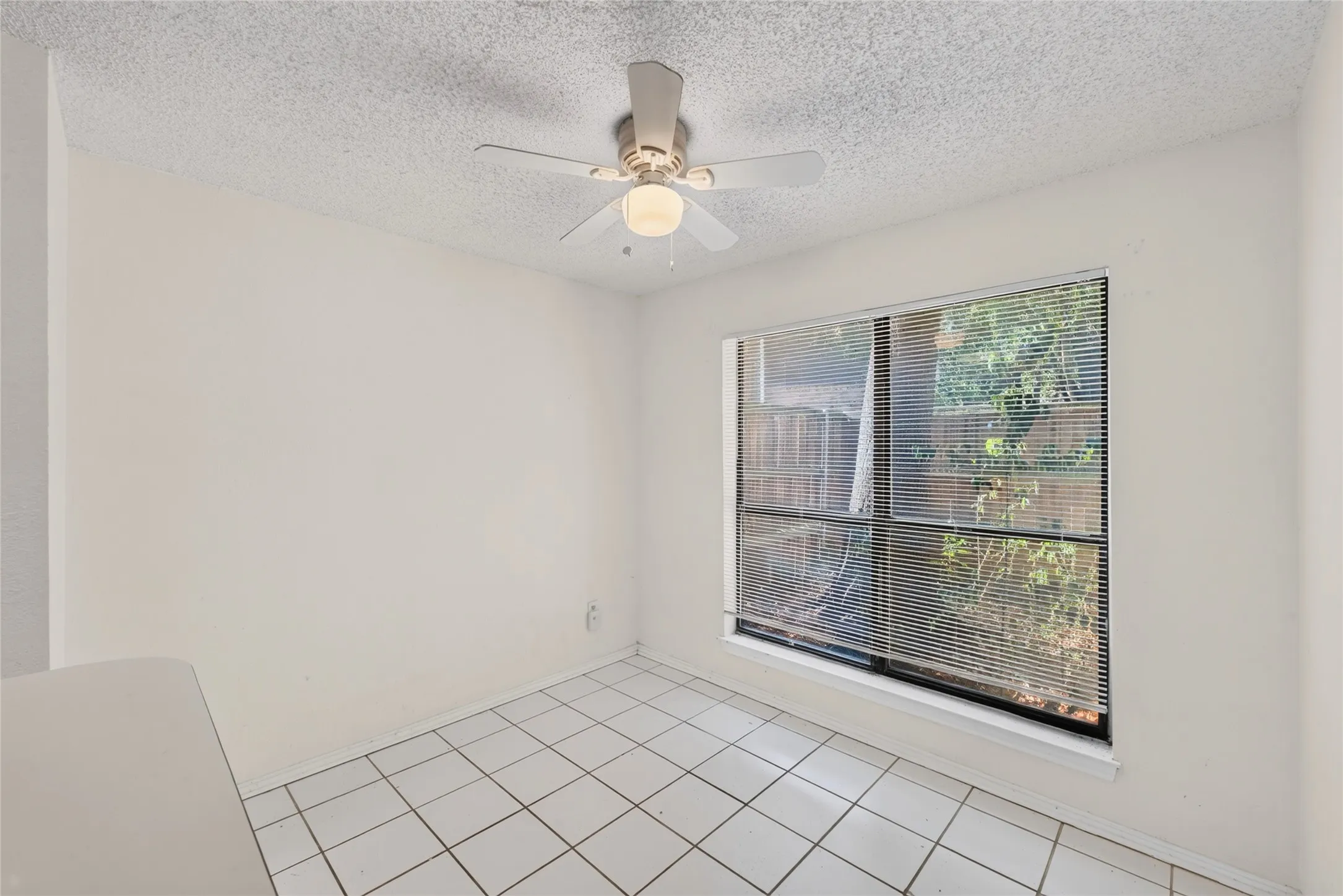 Condominium For Rent in Dallas County , 5840 Spring Valley 305, Dallas, Texas 75254, 1 Bedroom, 1 Bathroom, Garage spaces, 721 Sqft, built in 1981, mls#21388564, Real Estate Agent in Dallas, Homes For Rent in Dallas county, Homes For Rent in Dallas, Realtor in Dallas Texas, Real Estate Brokerage Independent Realty Texas, Luminita Cordes Realtor