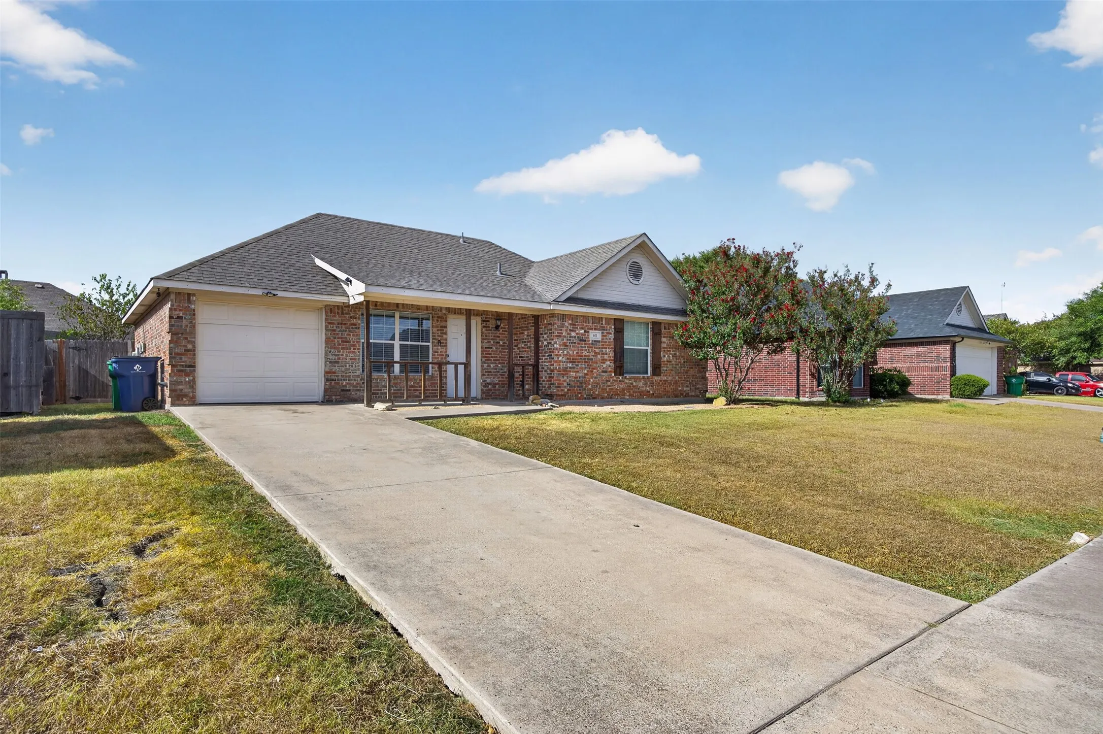Single Family Residence For Sale in Ellis County , 611 Oliver Lane, Waxahachie, Texas 75165, 3 Bedroom, 2 Bathroom, 1 Garage spaces, 1,109 Sqft, built in 2005, mls#21386712, Real Estate Agent in Waxahachie, Homes For Sale in Ellis county, Homes For Sale in Waxahachie, Realtor in Waxahachie Texas, Real Estate Brokerage Independent Realty Texas, Luminita Cordes Realtor