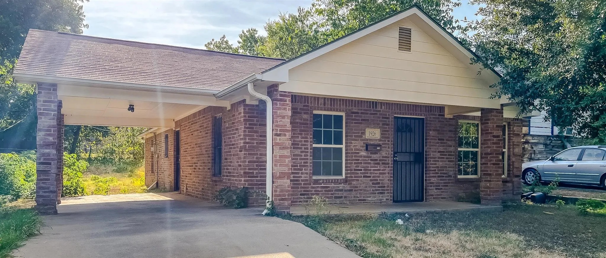 Single Family Residence For Rent in Dallas County , 1926 Arizona Avenue, Dallas, Texas 75216, 3 Bedroom, 2 Bathroom, Garage spaces, 1,479 Sqft, built in 2011, mls#21388570, Real Estate Agent in Dallas, Homes For Rent in Dallas county, Homes For Rent in Dallas, Realtor in Dallas Texas, Real Estate Brokerage Independent Realty Texas, Luminita Cordes Realtor