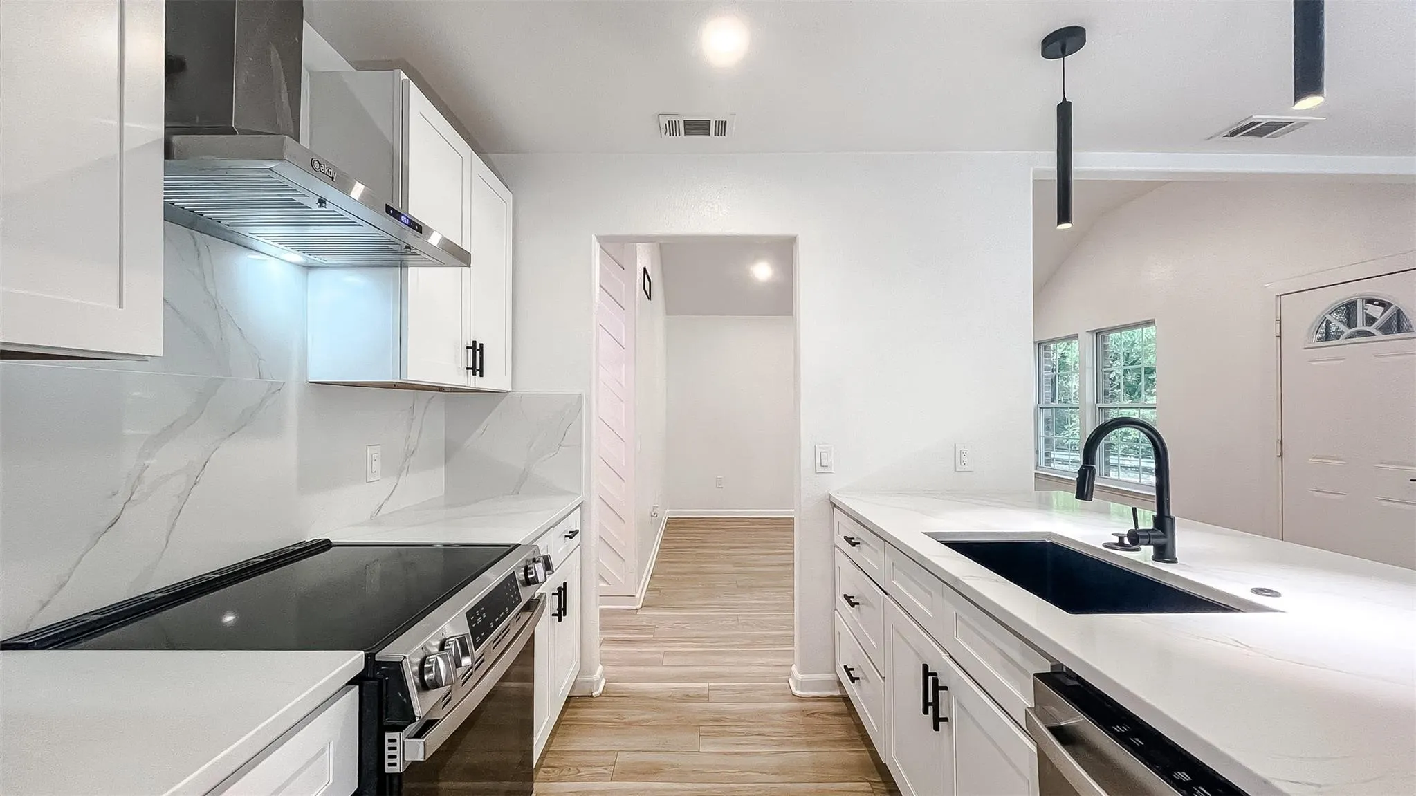 Single Family Residence For Rent in Dallas County , 1926 Arizona Avenue, Dallas, Texas 75216, 3 Bedroom, 2 Bathroom, Garage spaces, 1,479 Sqft, built in 2011, mls#21388570, Real Estate Agent in Dallas, Homes For Rent in Dallas county, Homes For Rent in Dallas, Realtor in Dallas Texas, Real Estate Brokerage Independent Realty Texas, Luminita Cordes Realtor