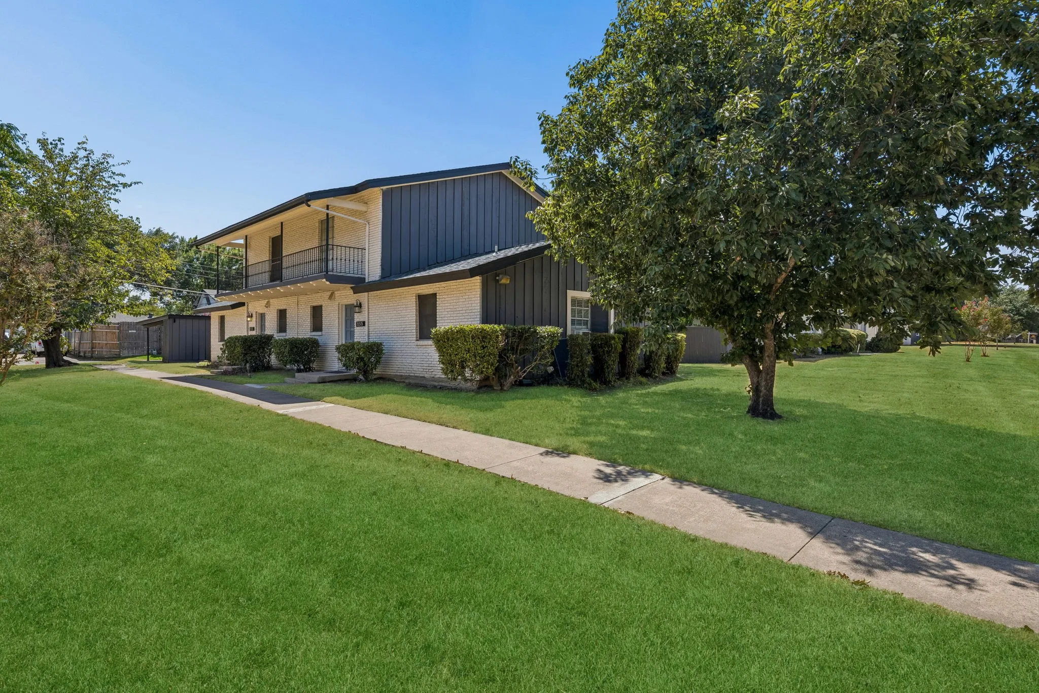 Duplex For Sale in Dallas County , 15515 El Estado Drive, Dallas, Texas 75248, 6 Bedroom, 4 Bathroom, Garage spaces, 2,784 Sqft, built in 1967, mls#21383594, Real Estate Agent in Dallas, Homes For Sale in Dallas county, Homes For Sale in Dallas, Realtor in Dallas Texas, Real Estate Brokerage Independent Realty Texas, Luminita Cordes Realtor