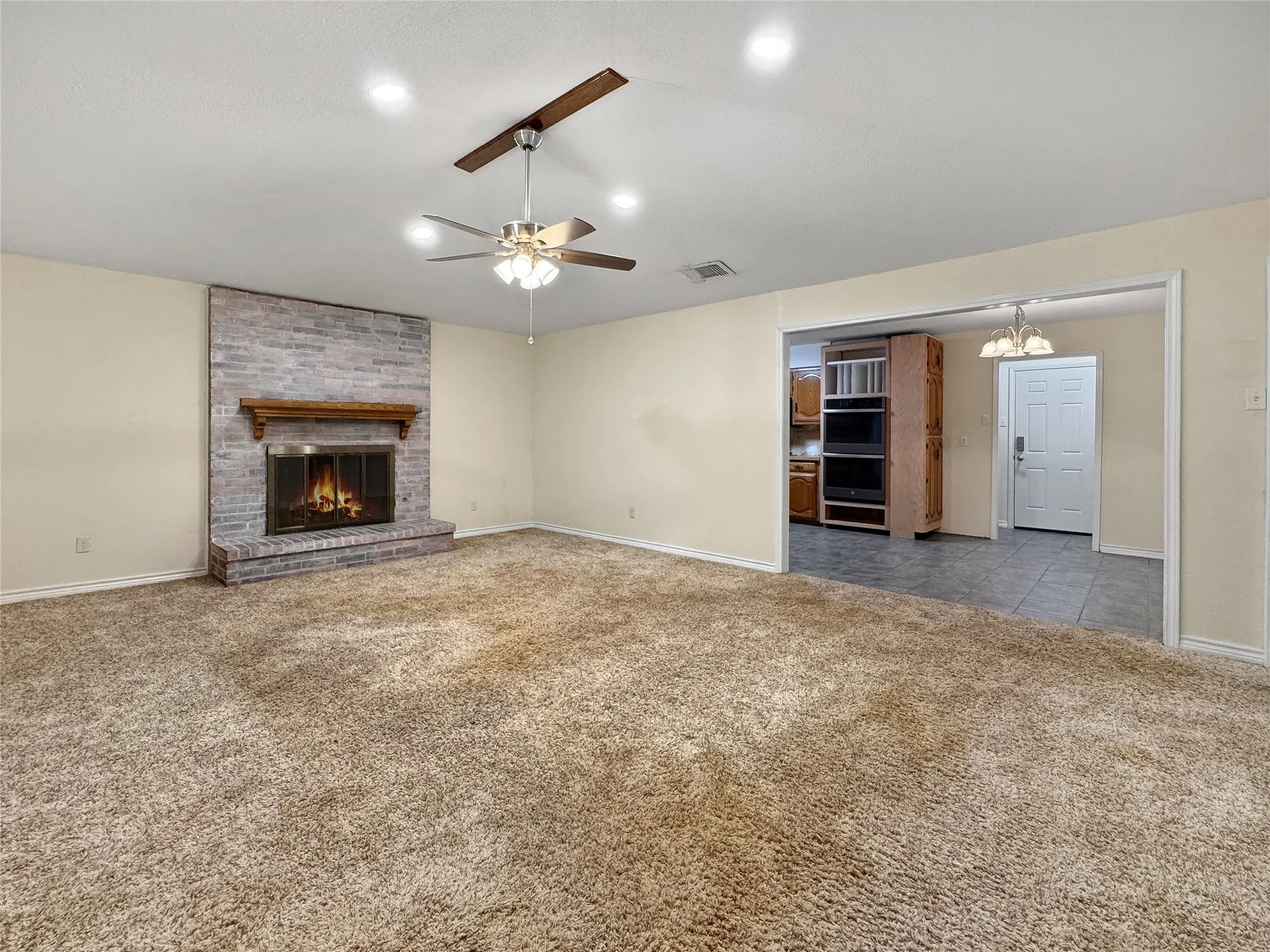 Single Family Residence For Sale in Hunt County , 507 Quail Run Street, Greenville, Texas 75402, 3 Bedroom, 2 Bathroom, 2 Garage spaces, 1,628 Sqft, built in 1980, mls#21388551, Real Estate Agent in Greenville, Homes For Sale in Hunt county, Homes For Sale in Greenville, Realtor in Greenville Texas, Real Estate Brokerage Independent Realty Texas, Luminita Cordes Realtor