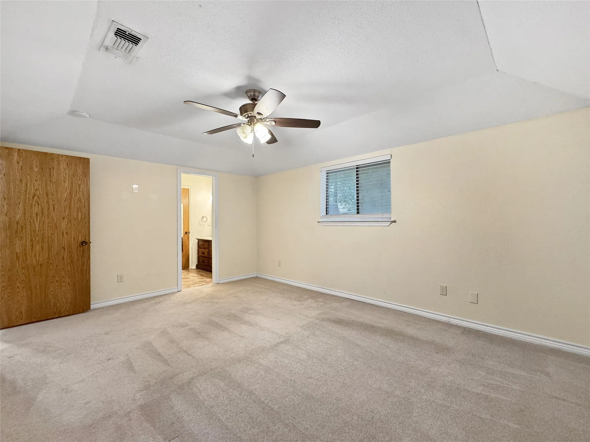Single Family Residence For Sale in Hunt County , 507 Quail Run Street, Greenville, Texas 75402, 3 Bedroom, 2 Bathroom, 2 Garage spaces, 1,628 Sqft, built in 1980, mls#21388551, Real Estate Agent in Greenville, Homes For Sale in Hunt county, Homes For Sale in Greenville, Realtor in Greenville Texas, Real Estate Brokerage Independent Realty Texas, Luminita Cordes Realtor