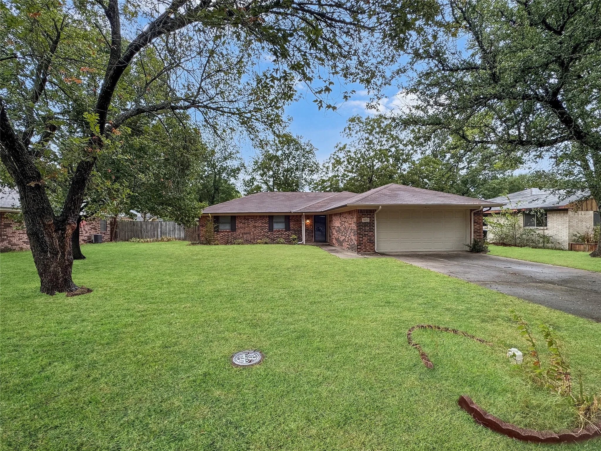Single Family Residence For Sale in Hunt County , 507 Quail Run Street, Greenville, Texas 75402, 3 Bedroom, 2 Bathroom, 2 Garage spaces, 1,628 Sqft, built in 1980, mls#21388551, Real Estate Agent in Greenville, Homes For Sale in Hunt county, Homes For Sale in Greenville, Realtor in Greenville Texas, Real Estate Brokerage Independent Realty Texas, Luminita Cordes Realtor