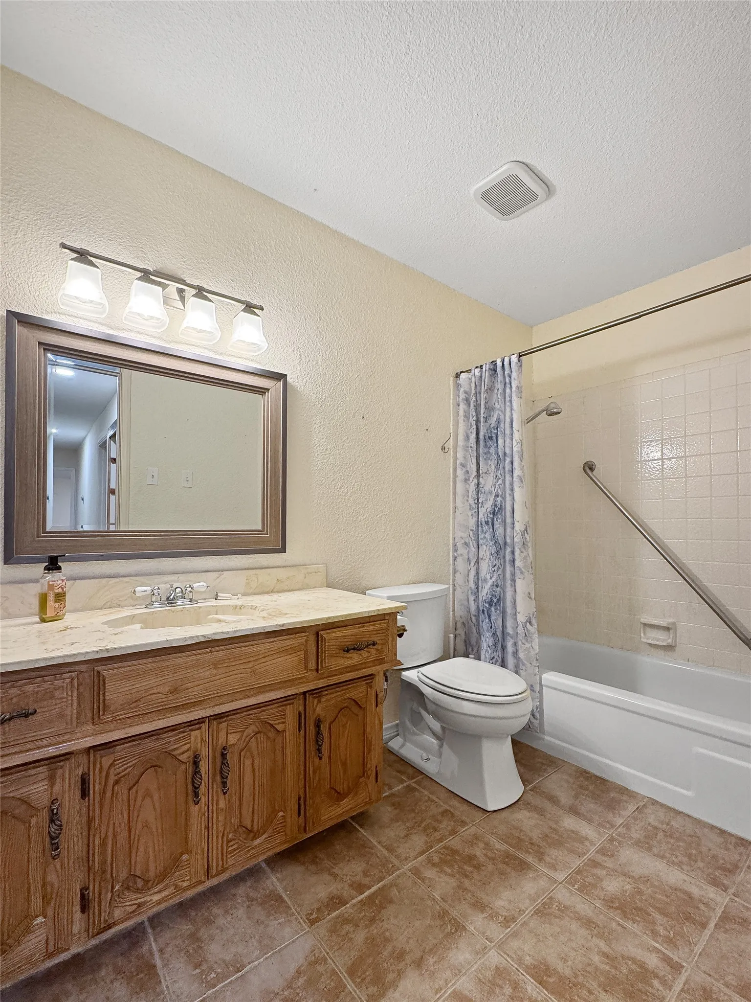 Single Family Residence For Sale in Hunt County , 507 Quail Run Street, Greenville, Texas 75402, 3 Bedroom, 2 Bathroom, 2 Garage spaces, 1,628 Sqft, built in 1980, mls#21388551, Real Estate Agent in Greenville, Homes For Sale in Hunt county, Homes For Sale in Greenville, Realtor in Greenville Texas, Real Estate Brokerage Independent Realty Texas, Luminita Cordes Realtor