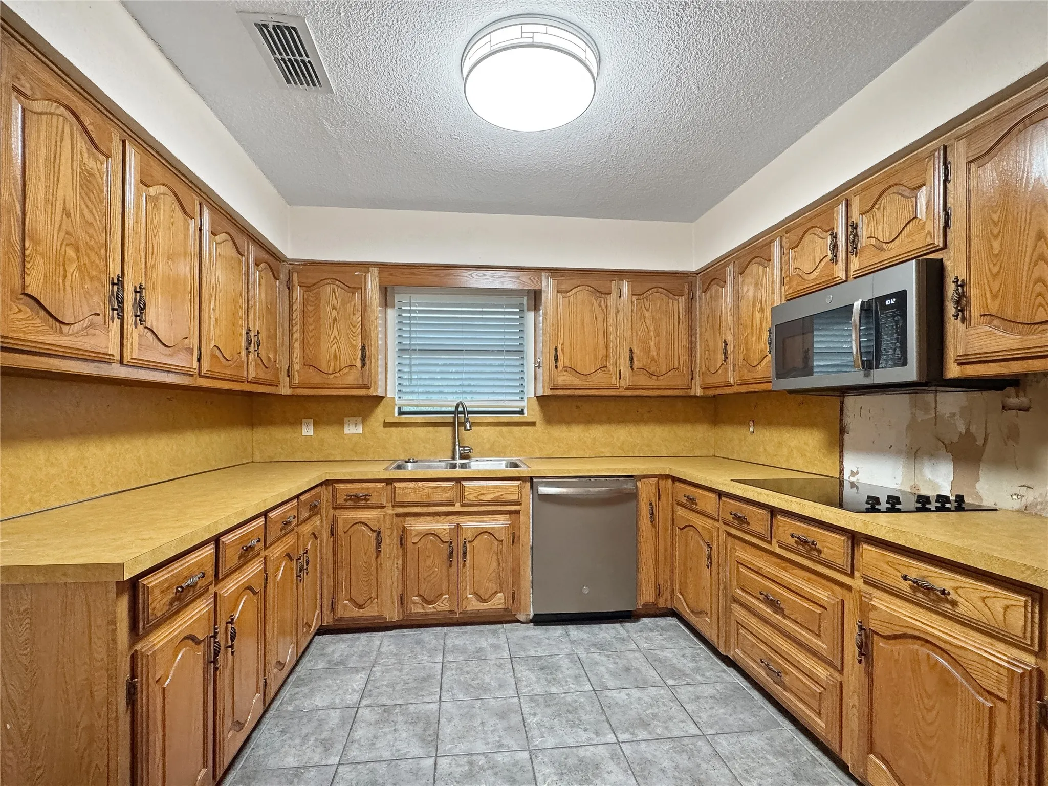 Single Family Residence For Sale in Hunt County , 507 Quail Run Street, Greenville, Texas 75402, 3 Bedroom, 2 Bathroom, 2 Garage spaces, 1,628 Sqft, built in 1980, mls#21388551, Real Estate Agent in Greenville, Homes For Sale in Hunt county, Homes For Sale in Greenville, Realtor in Greenville Texas, Real Estate Brokerage Independent Realty Texas, Luminita Cordes Realtor